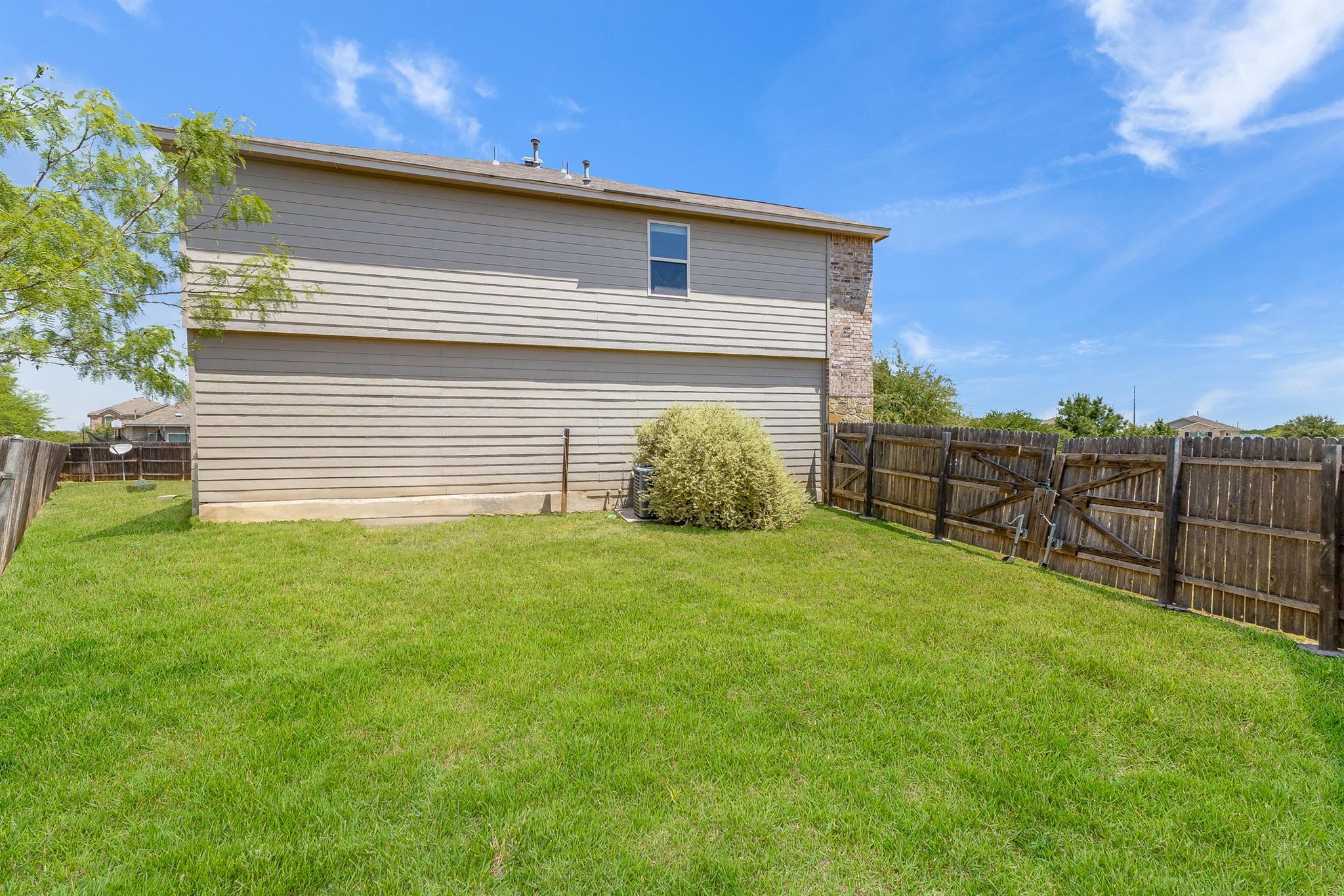 609 Community Dr, New Braunfels, TX 78132