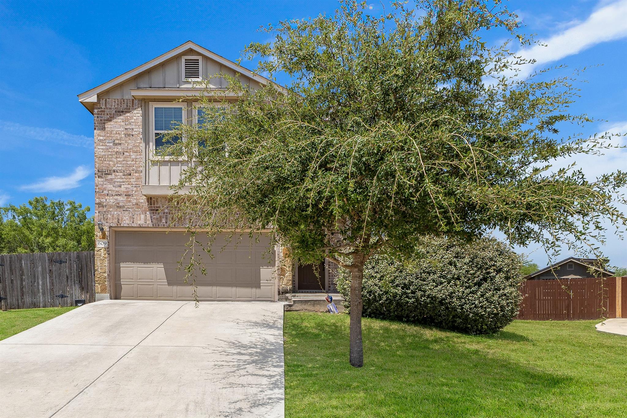 609 Community Dr, New Braunfels, TX 78132