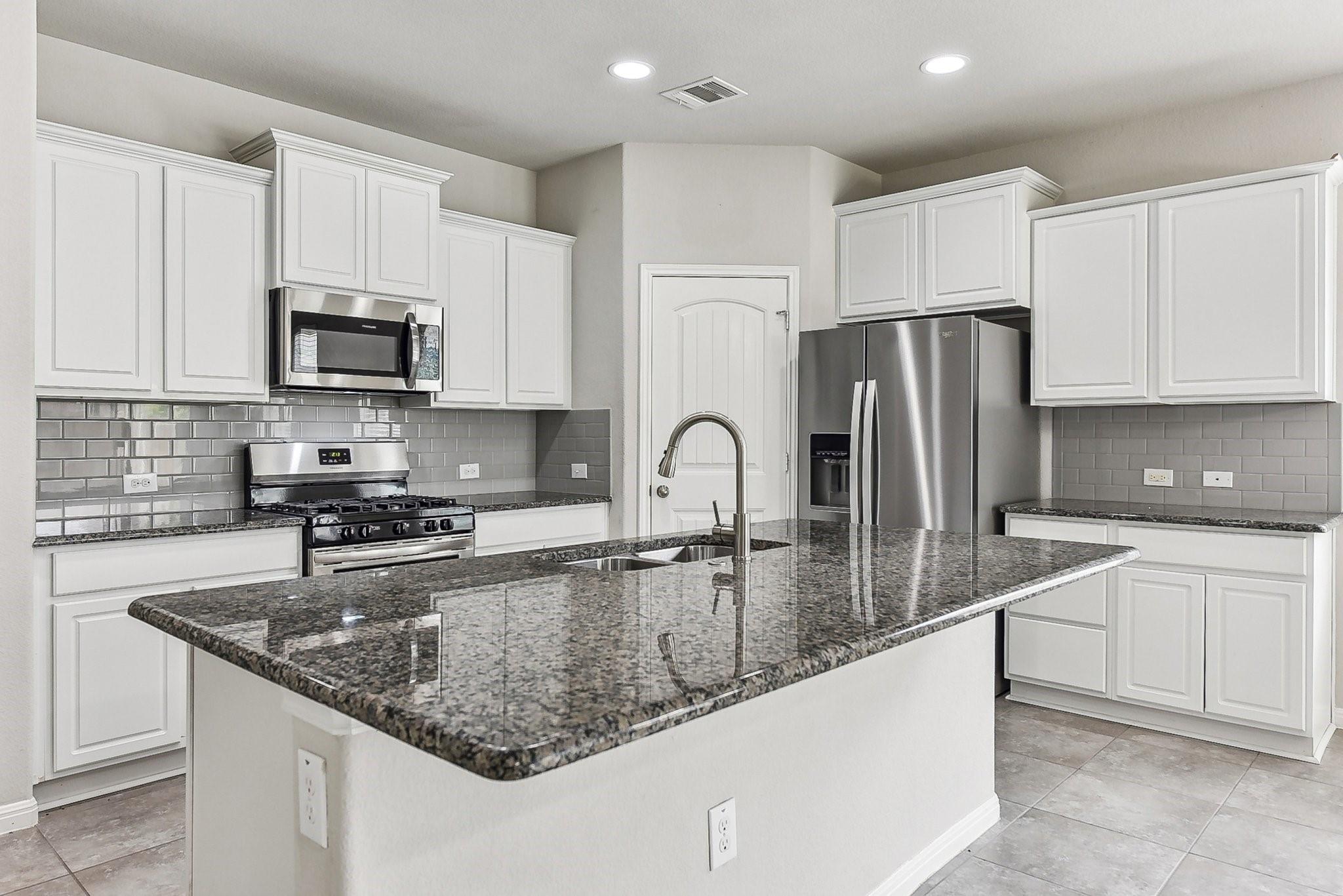 513 Heinatz Flat Ln, Leander, TX 78641