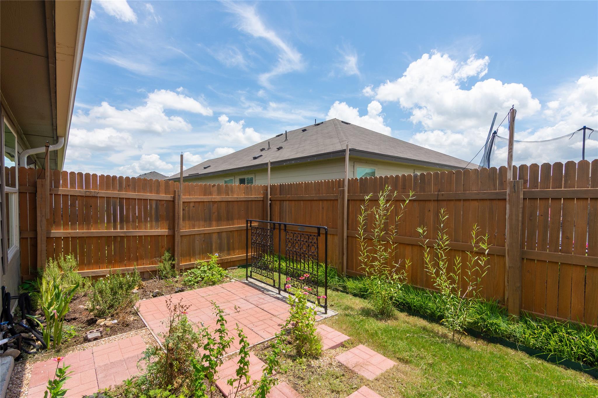 232 Reagor Dr, Taylor, TX 76574