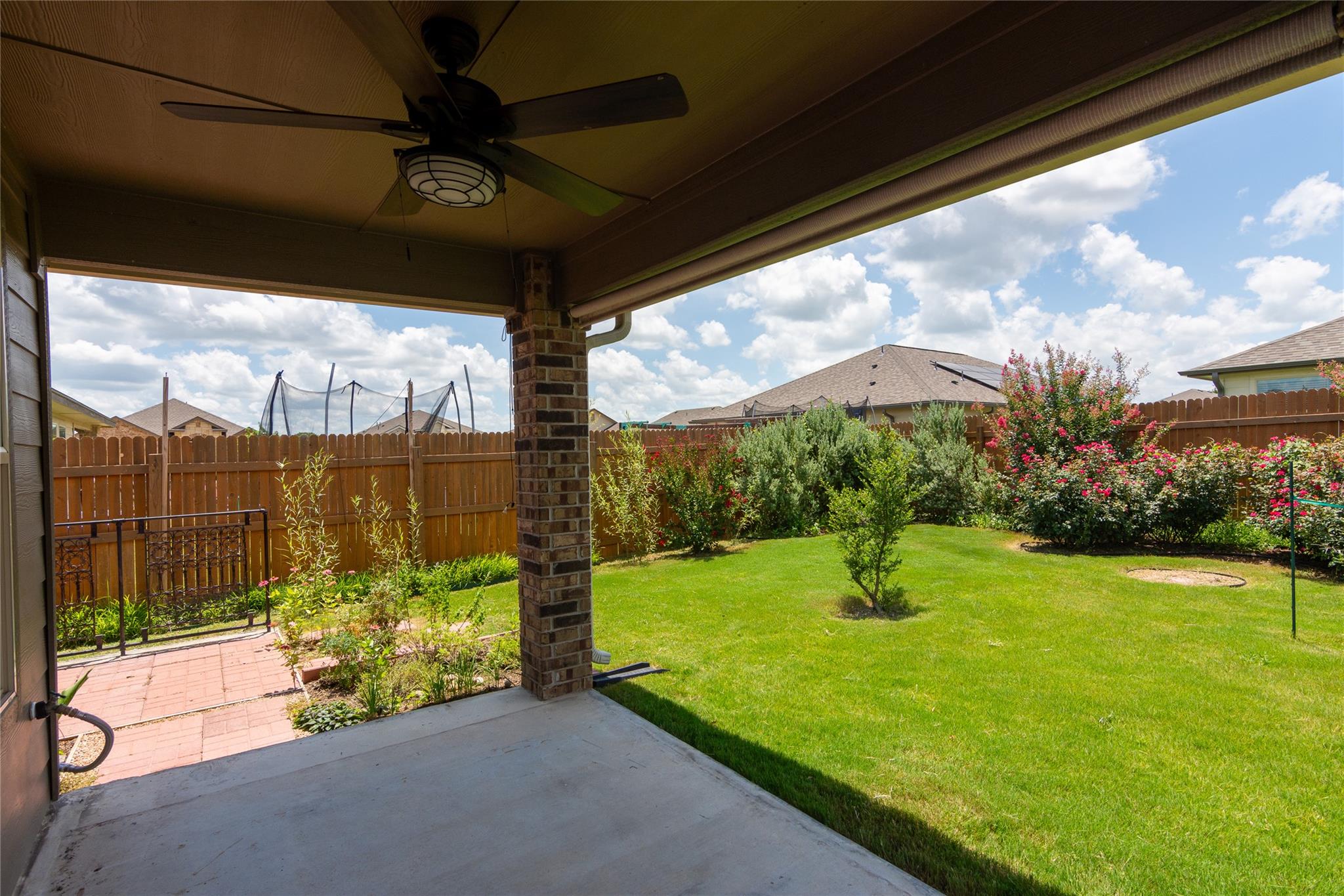 232 Reagor Dr, Taylor, TX 76574