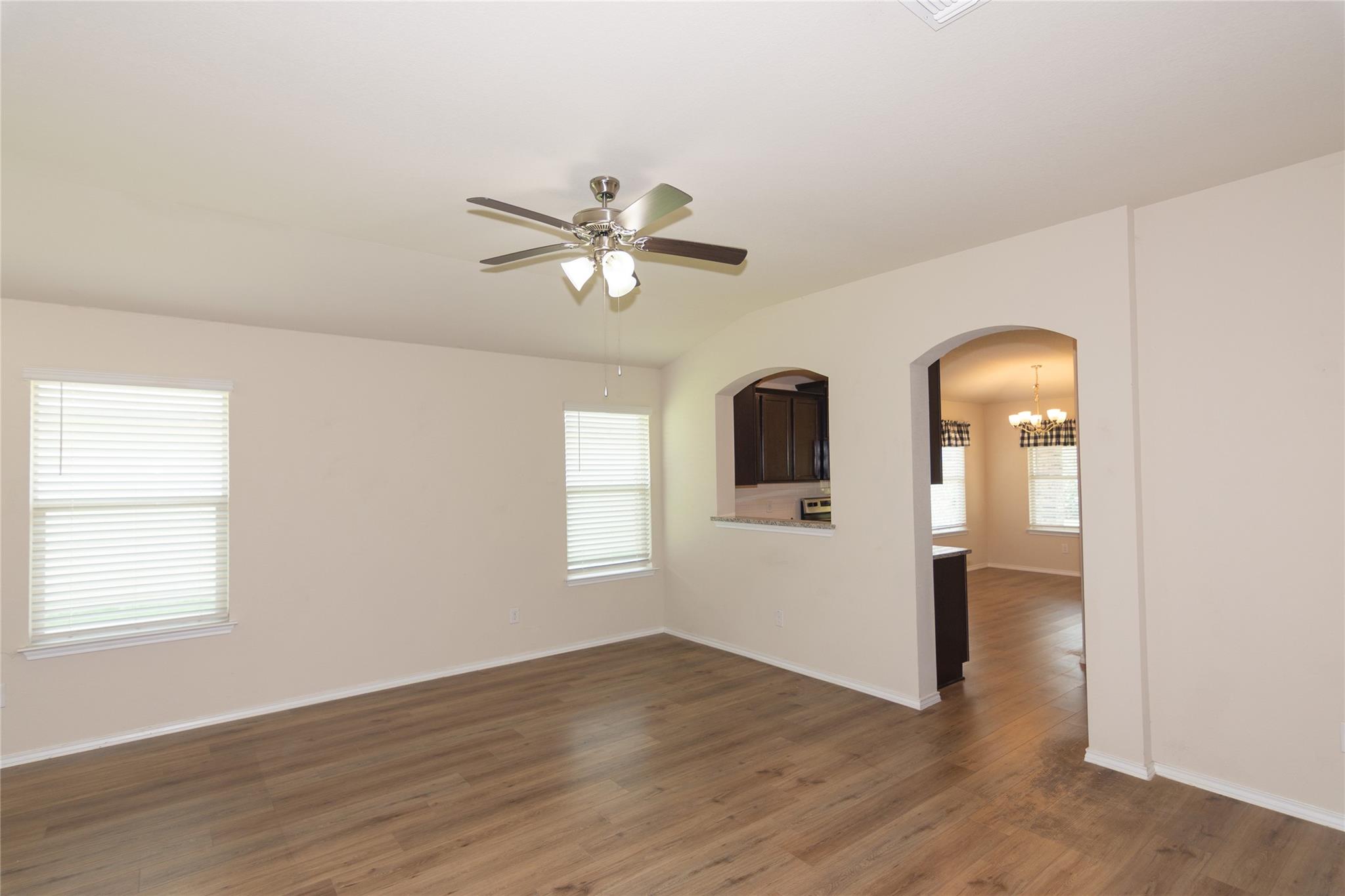 232 Reagor Dr, Taylor, TX 76574