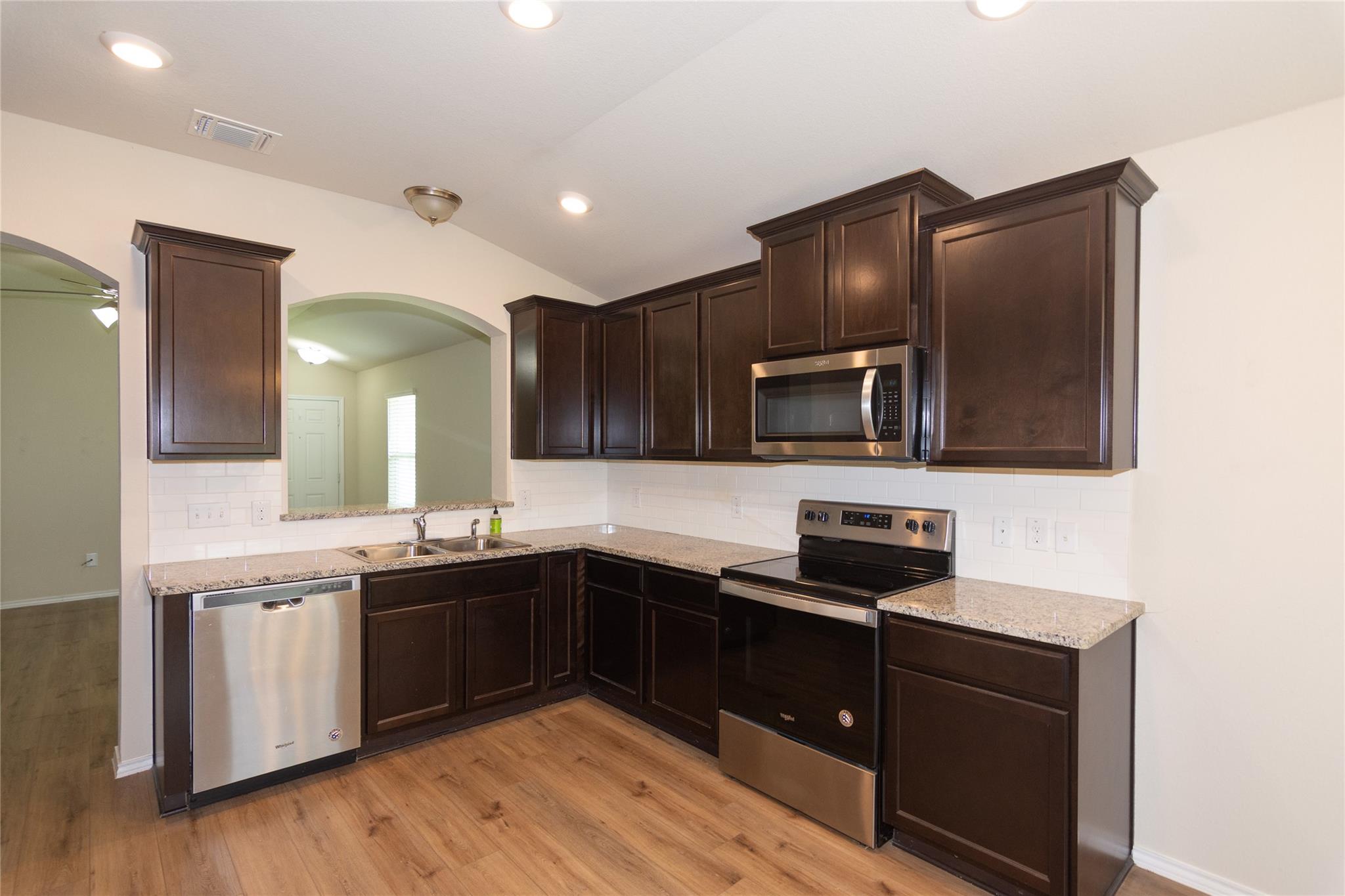 232 Reagor Dr, Taylor, TX 76574