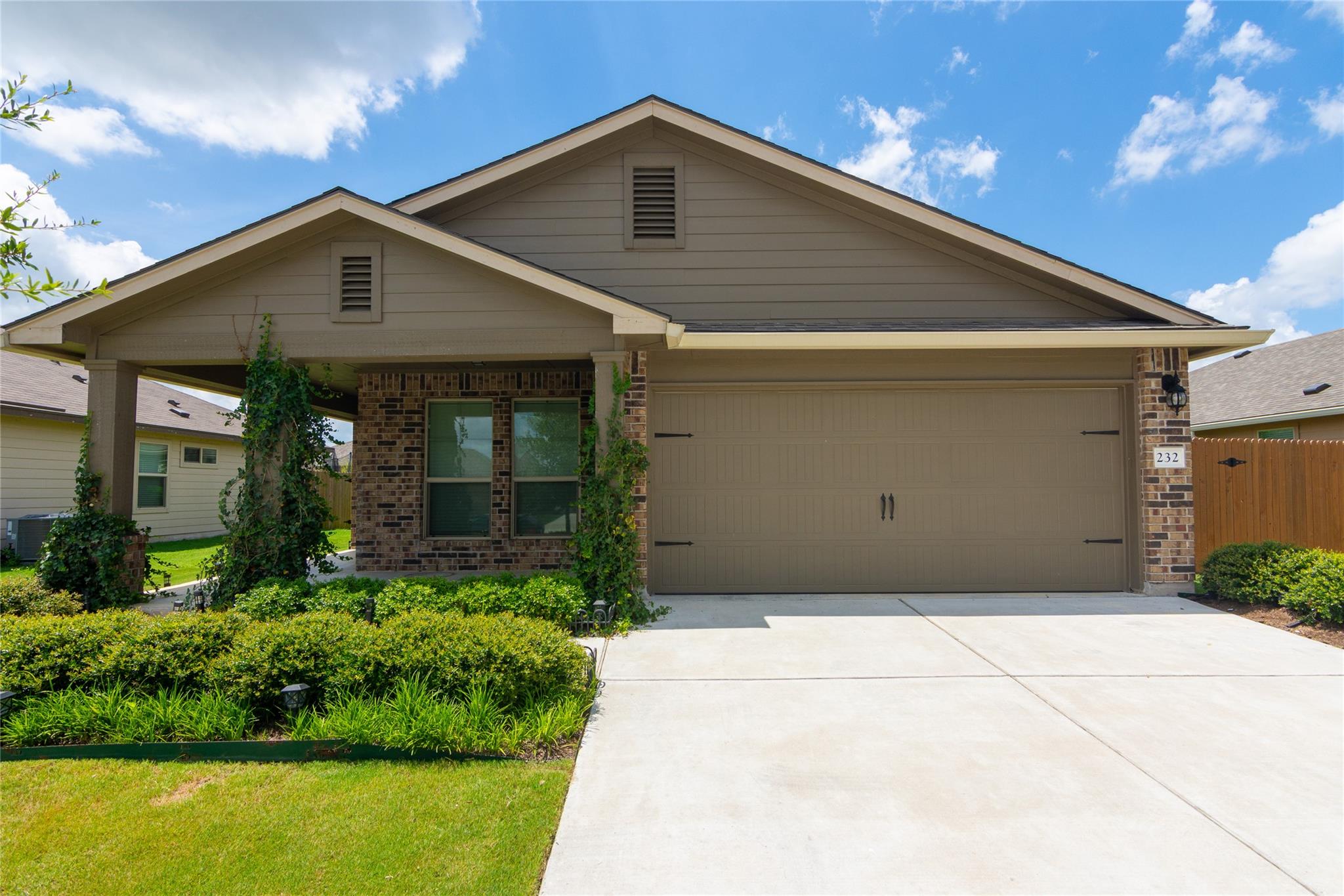 232 Reagor Dr, Taylor, TX 76574