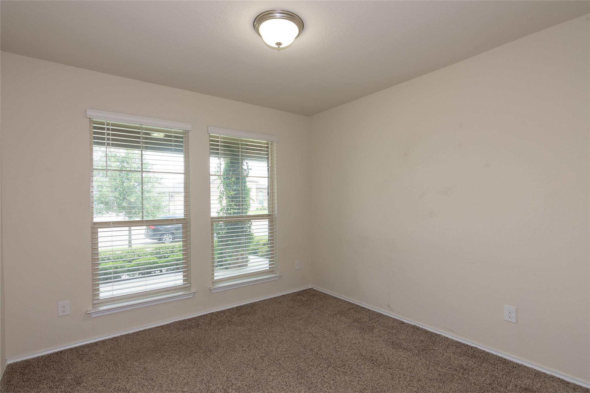 232 Reagor Dr, Taylor, TX 76574