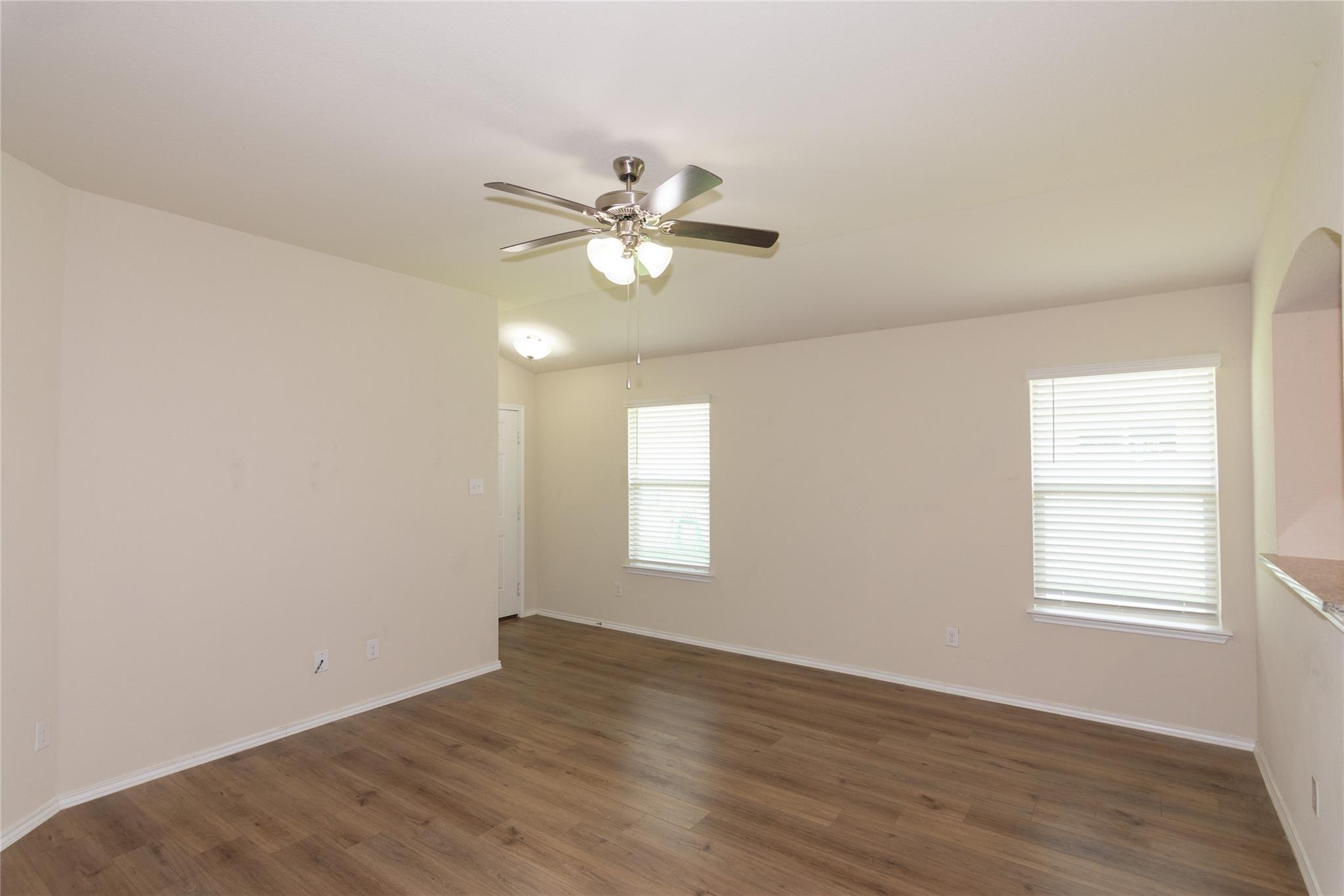 232 Reagor Dr, Taylor, TX 76574