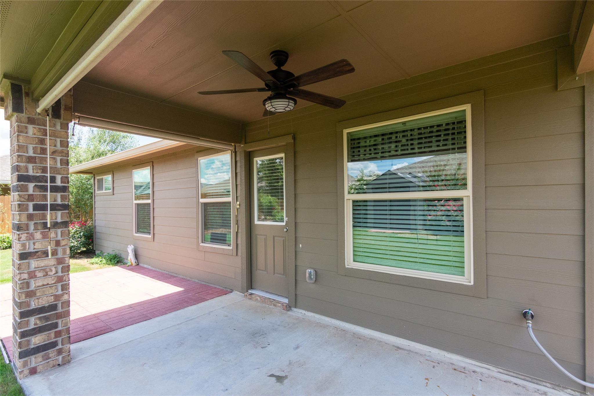 232 Reagor Dr, Taylor, TX 76574
