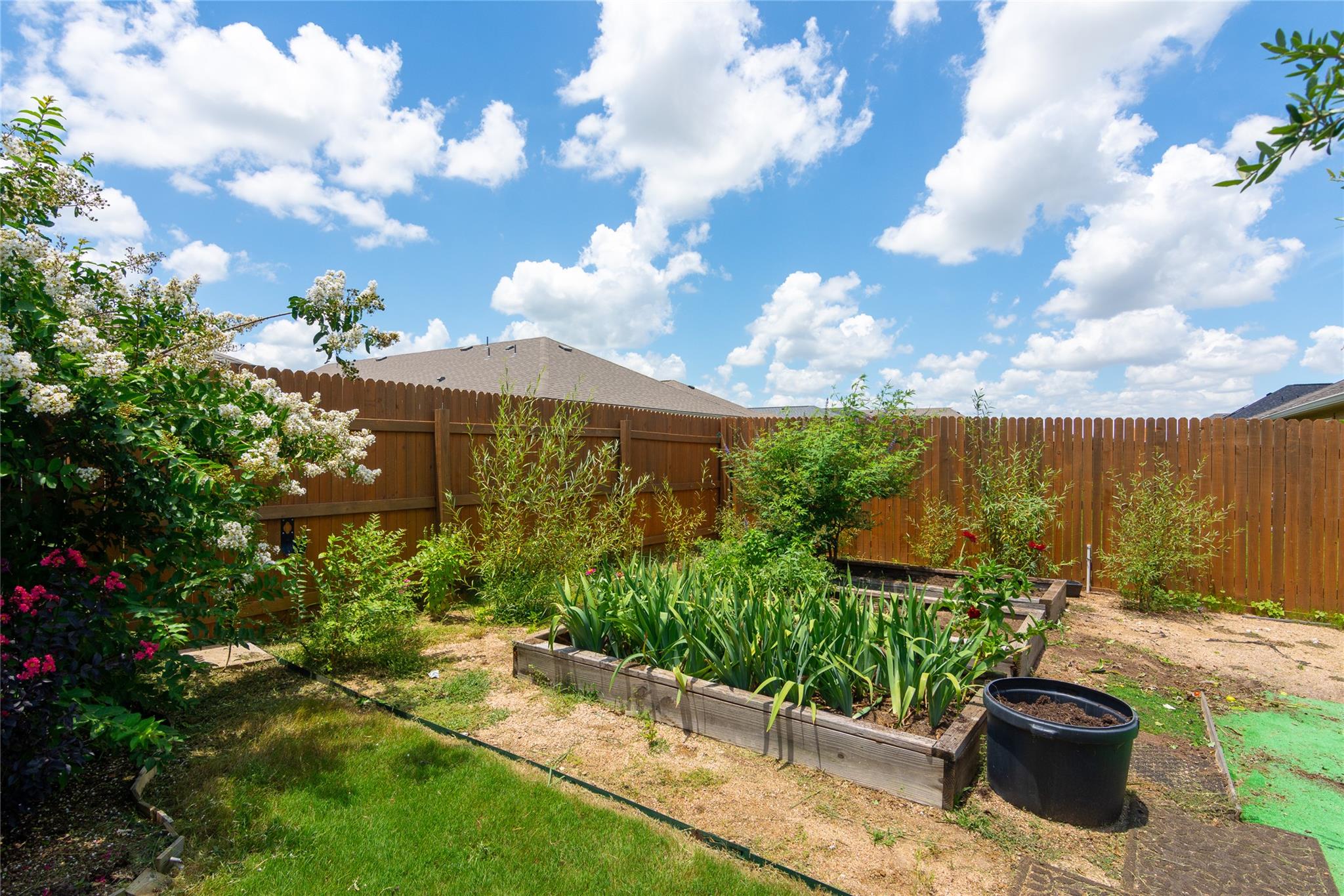 232 Reagor Dr, Taylor, TX 76574