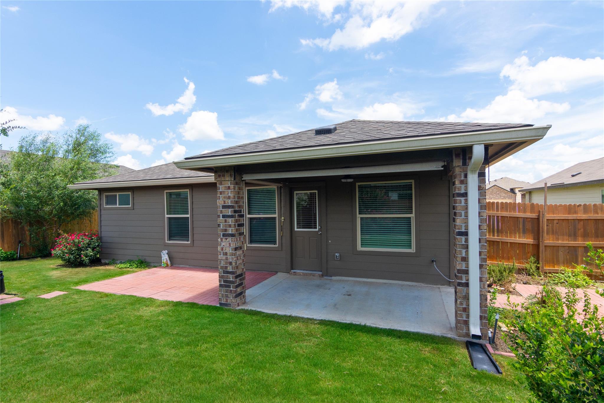 232 Reagor Dr, Taylor, TX 76574