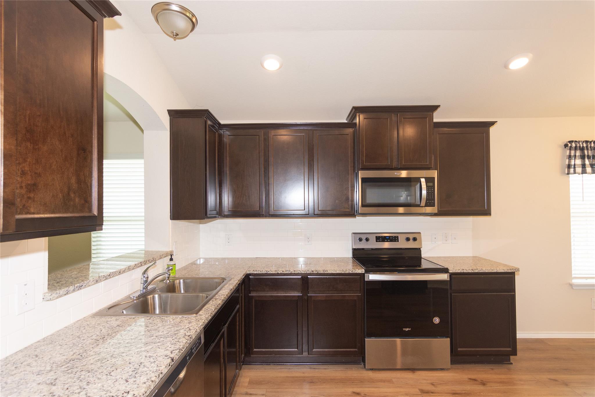 232 Reagor Dr, Taylor, TX 76574