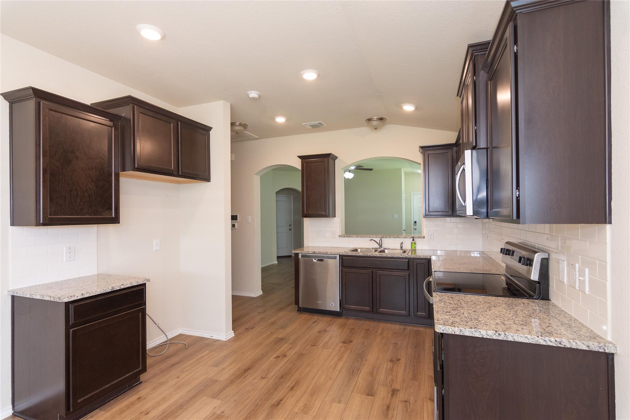 232 Reagor Dr, Taylor, TX 76574