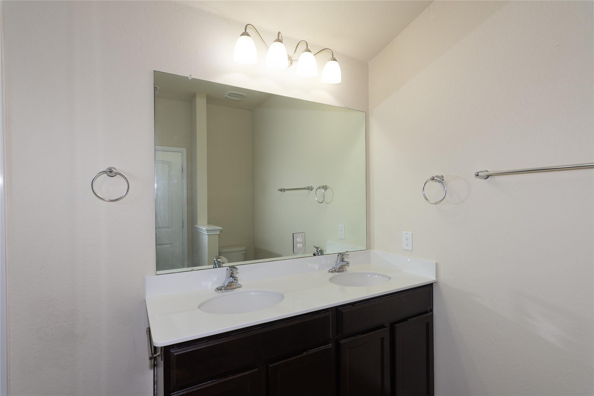 232 Reagor Dr, Taylor, TX 76574