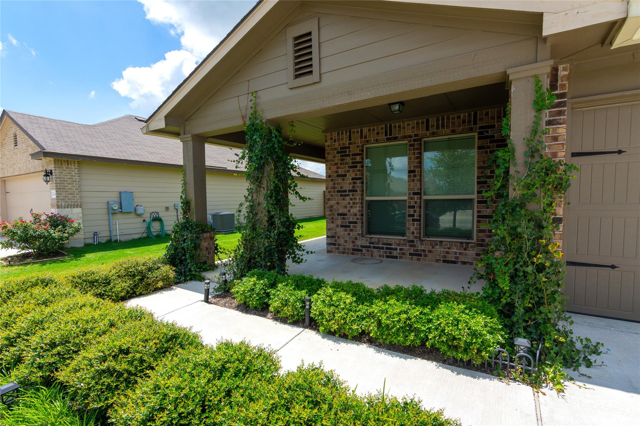 232 Reagor Dr, Taylor, TX 76574