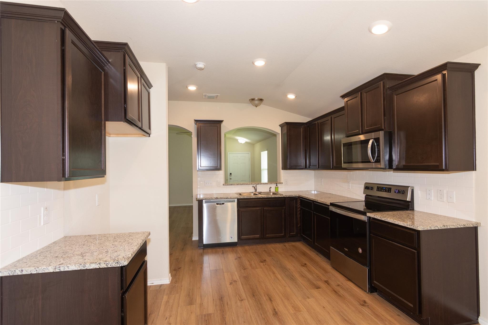 232 Reagor Dr, Taylor, TX 76574