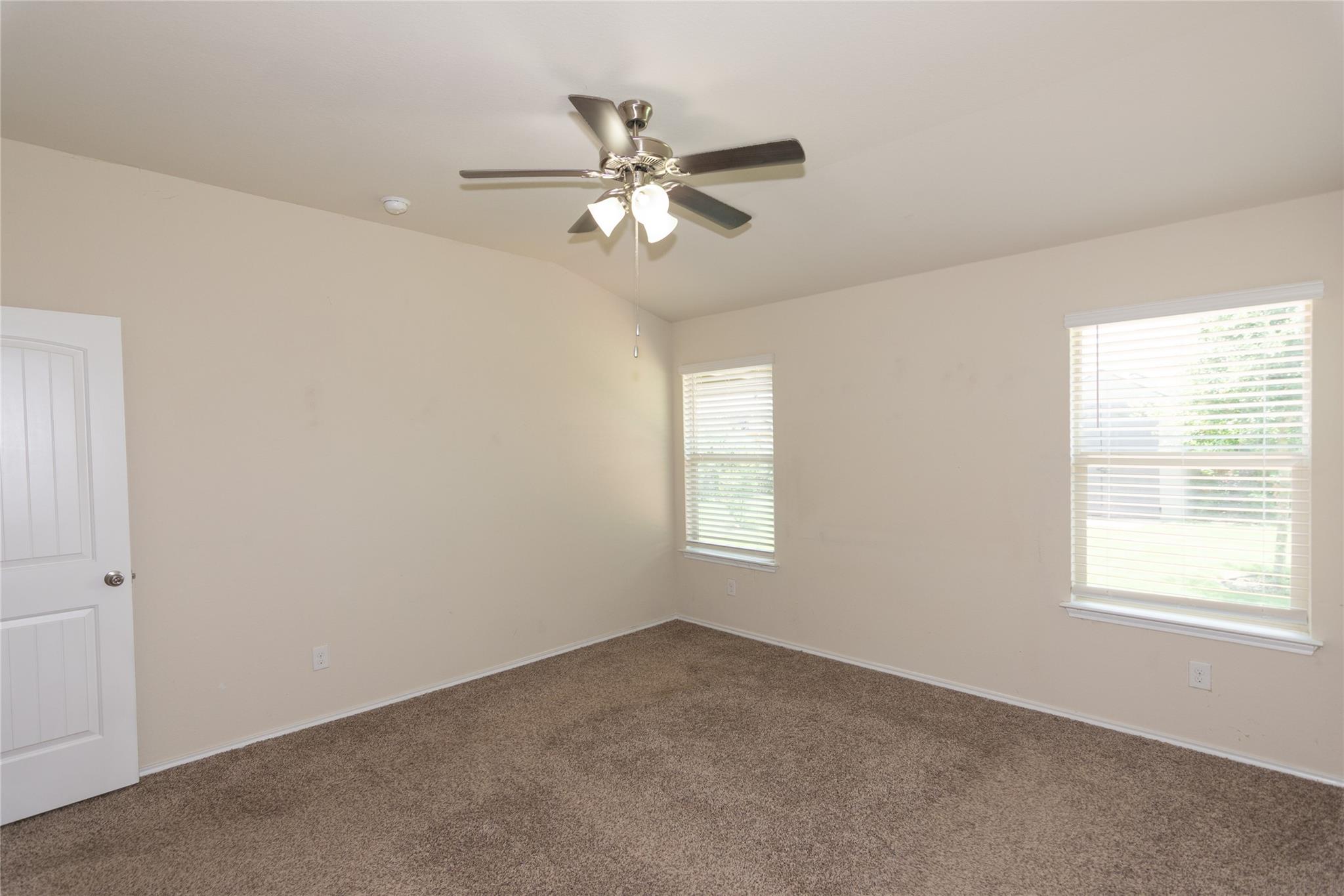 232 Reagor Dr, Taylor, TX 76574