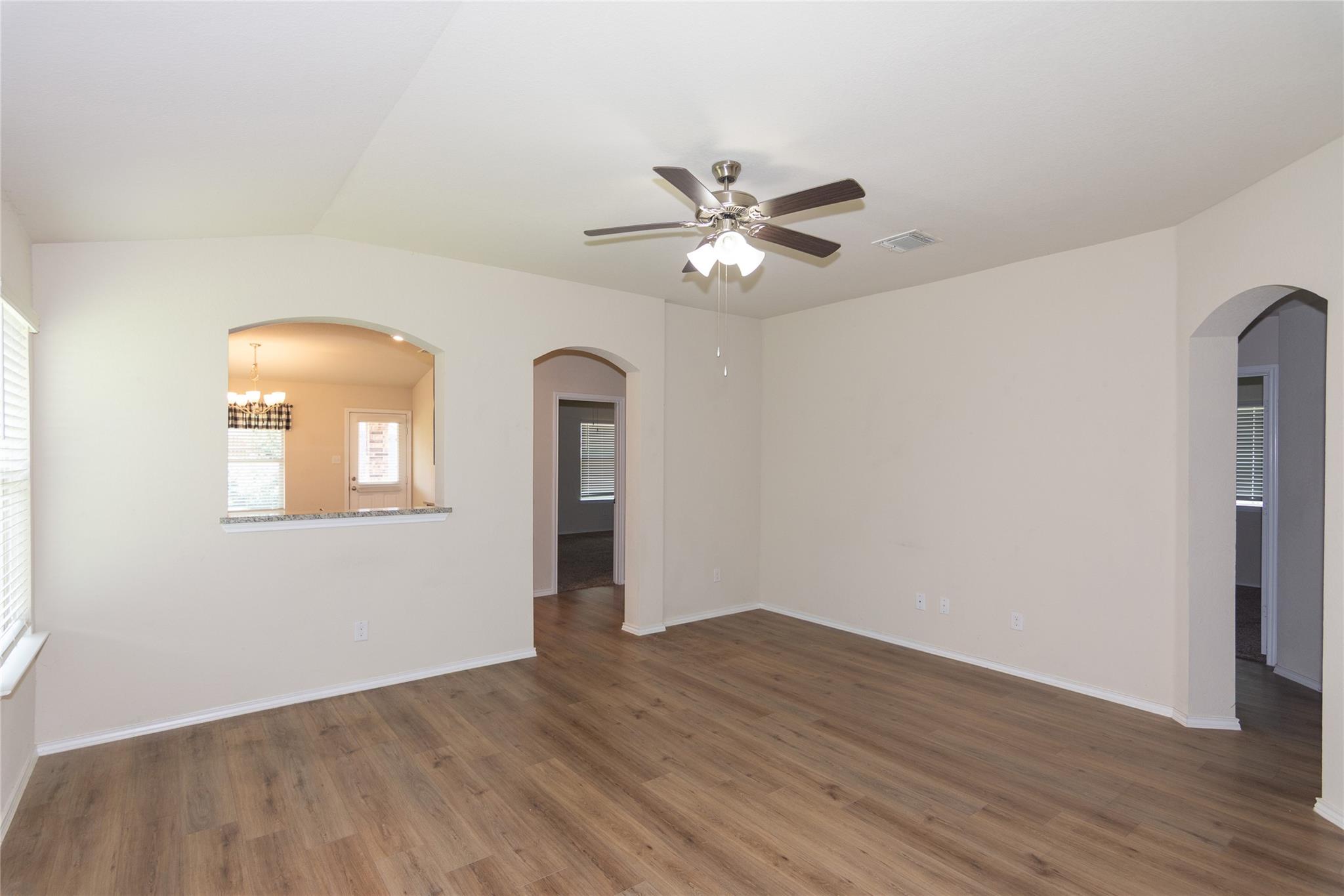 232 Reagor Dr, Taylor, TX 76574