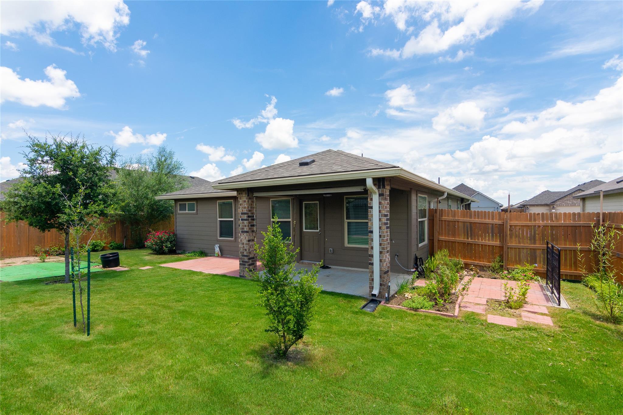 232 Reagor Dr, Taylor, TX 76574