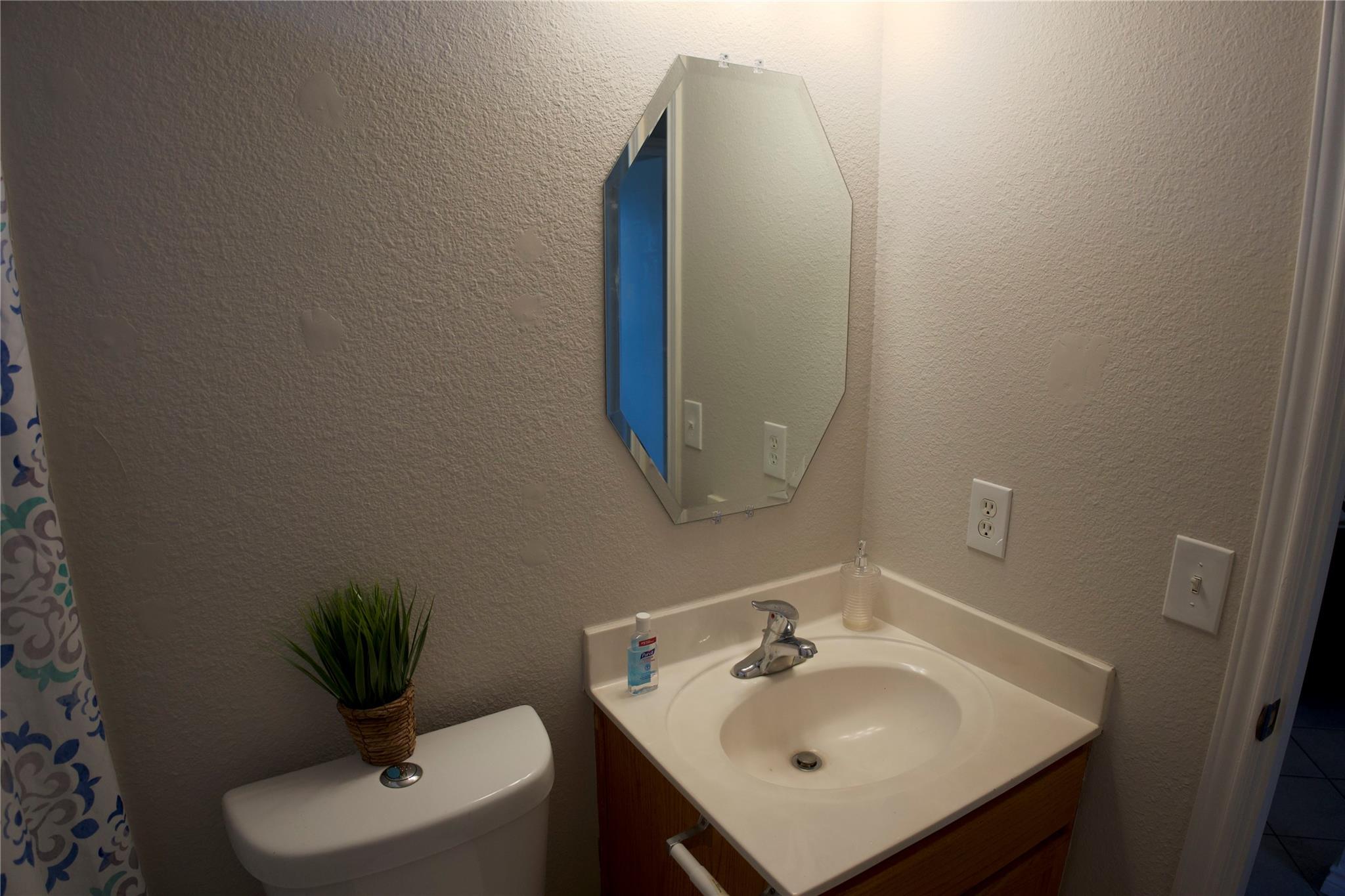 502 Stewart Dr, Hutto, TX 78634