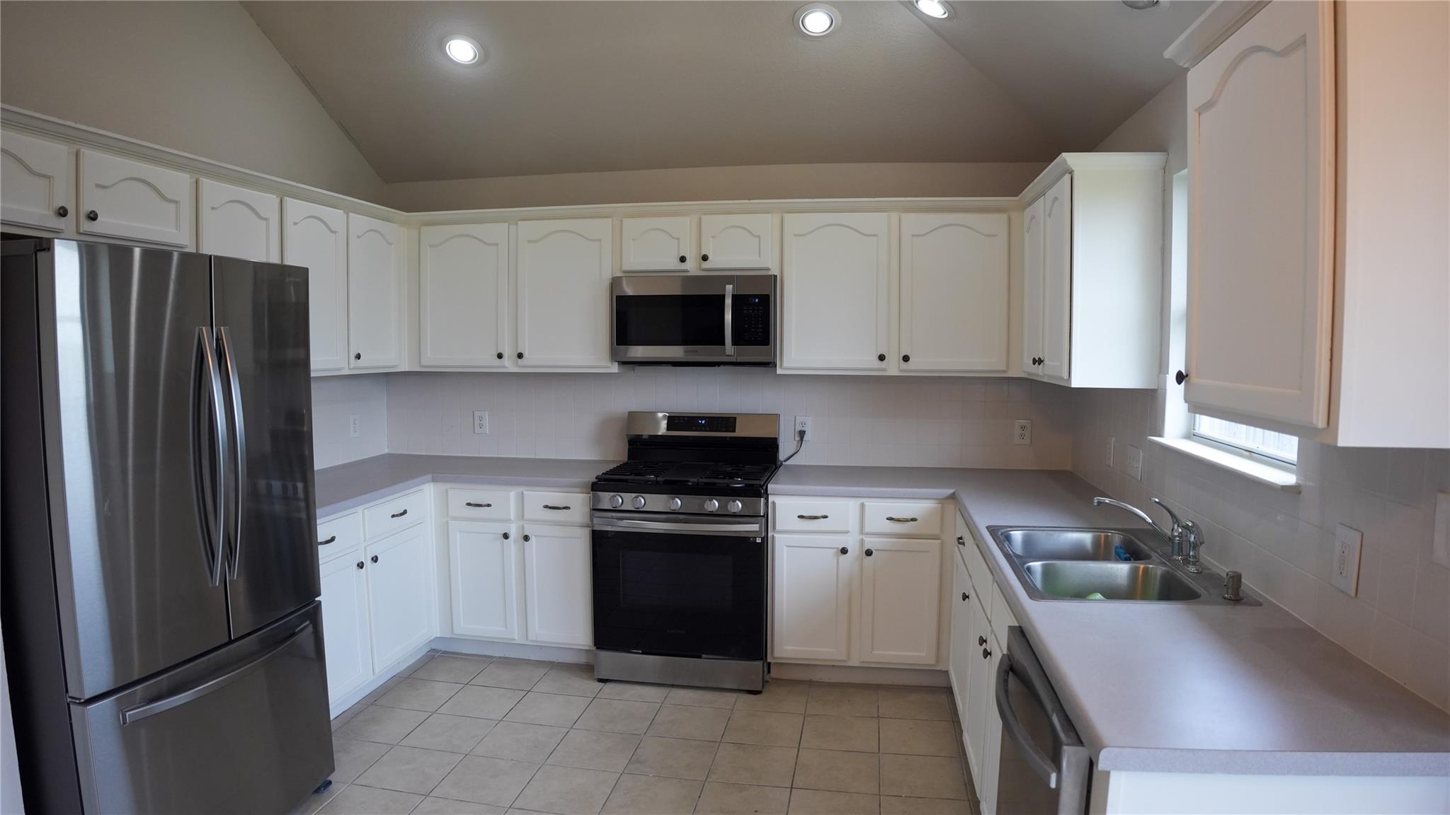 502 Stewart Dr, Hutto, TX 78634