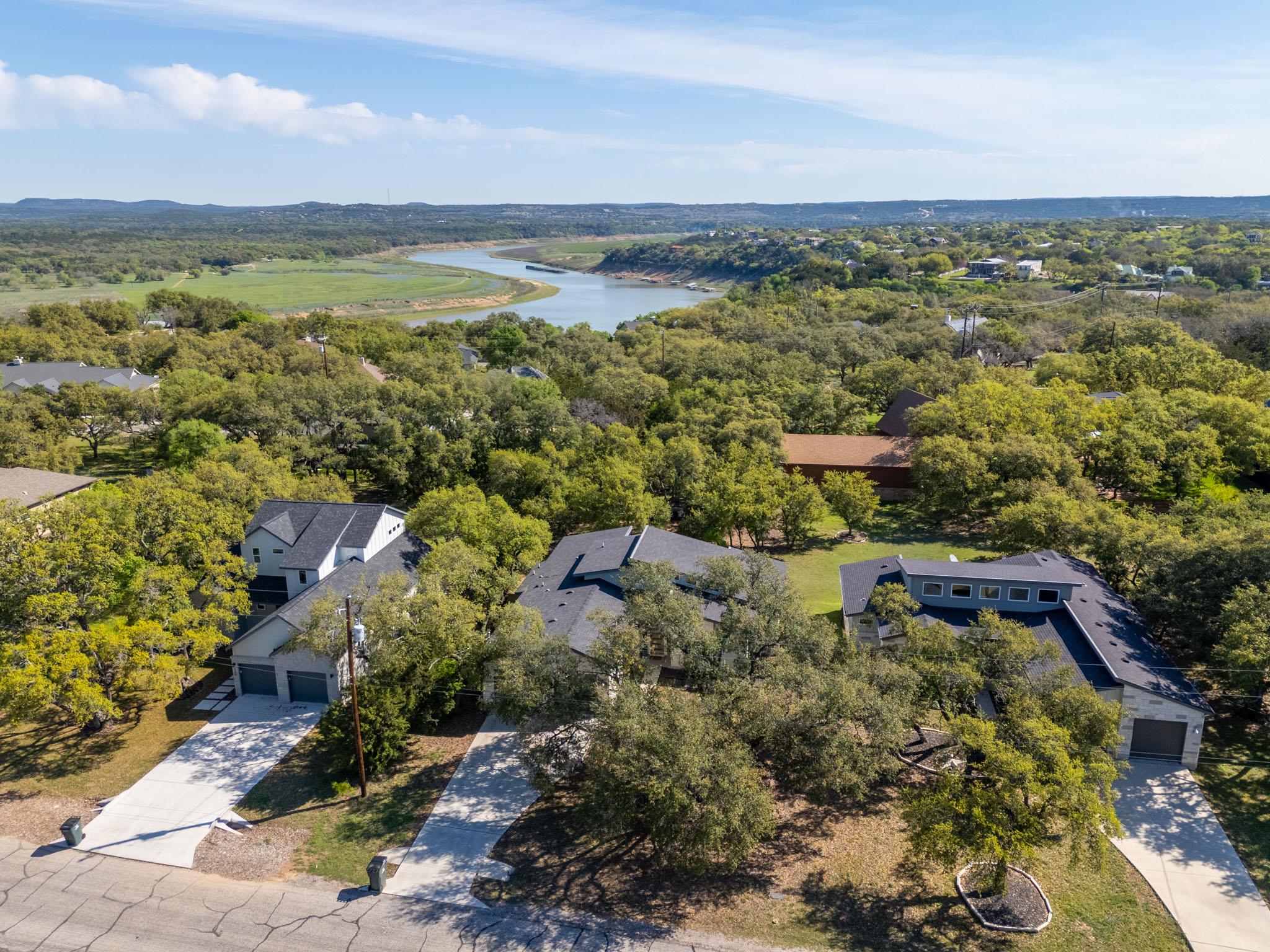 307 Bedford Dr, Spicewood, TX 78669