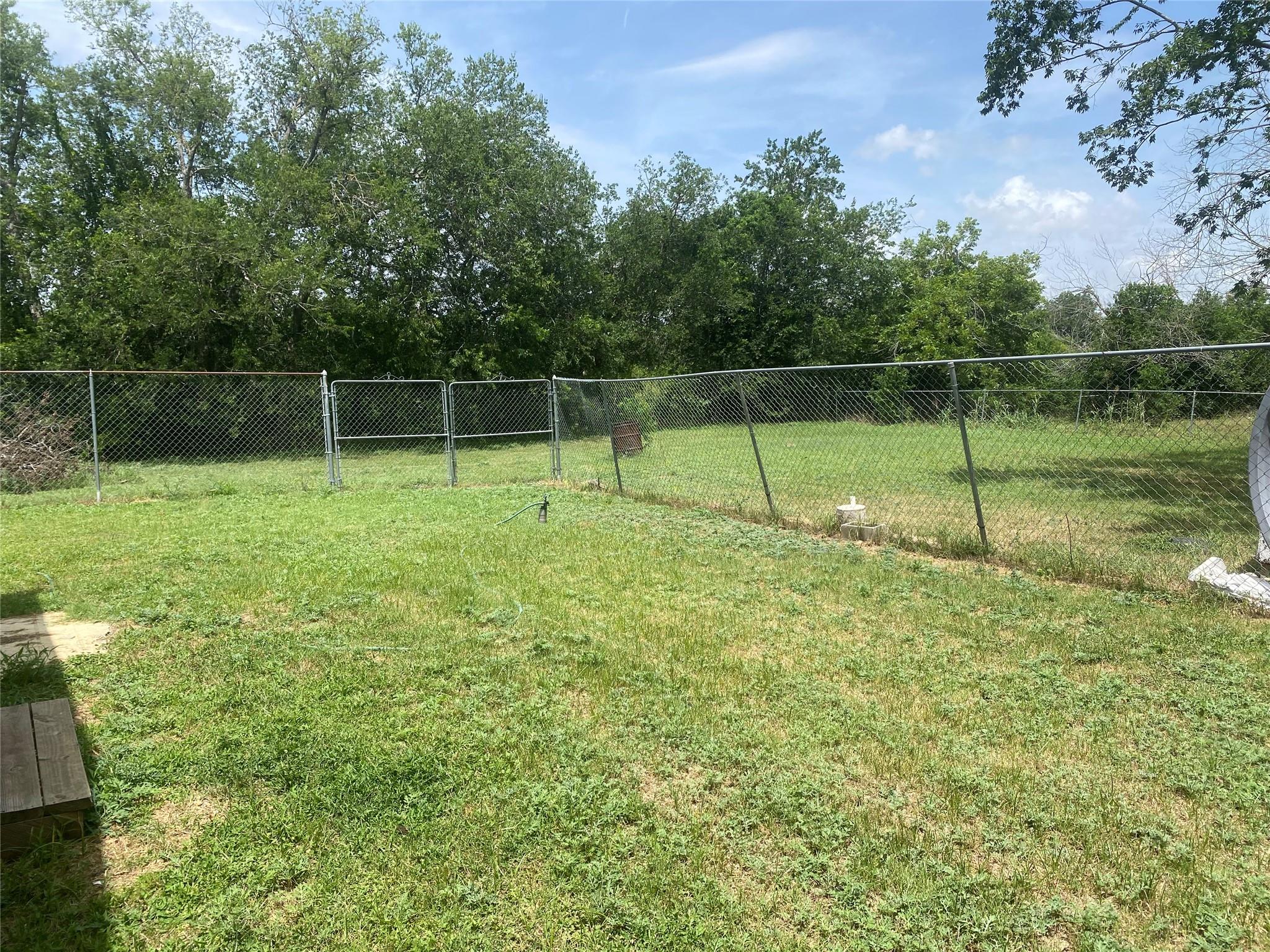 609 Gravel Pit Rd, Taylor, TX 76574