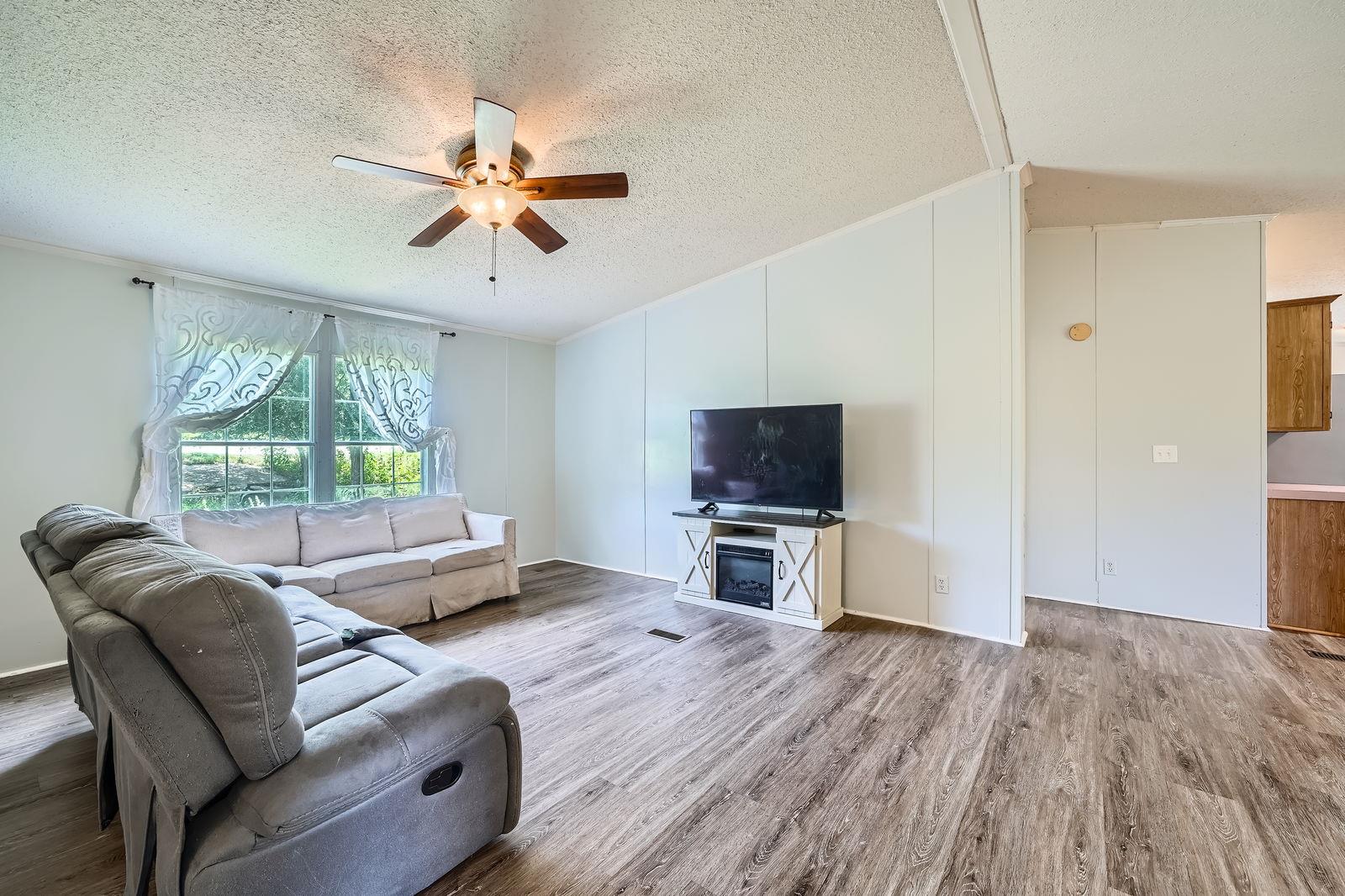 8710 Lucinda Dr, Elgin, TX 78621