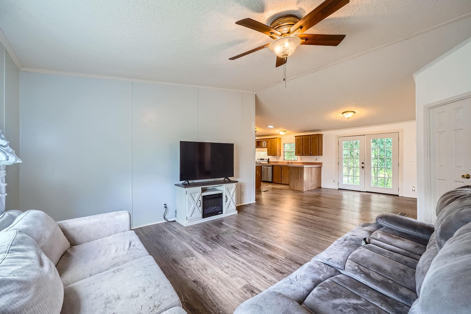 8710 Lucinda Dr, Elgin, TX 78621