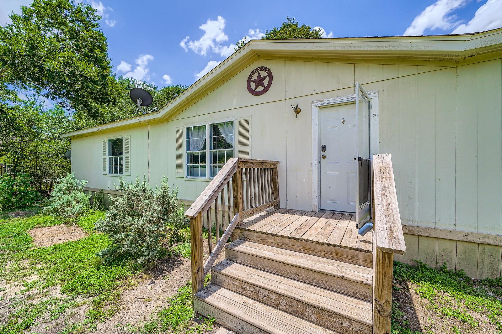 8710 Lucinda Dr, Elgin, TX 78621