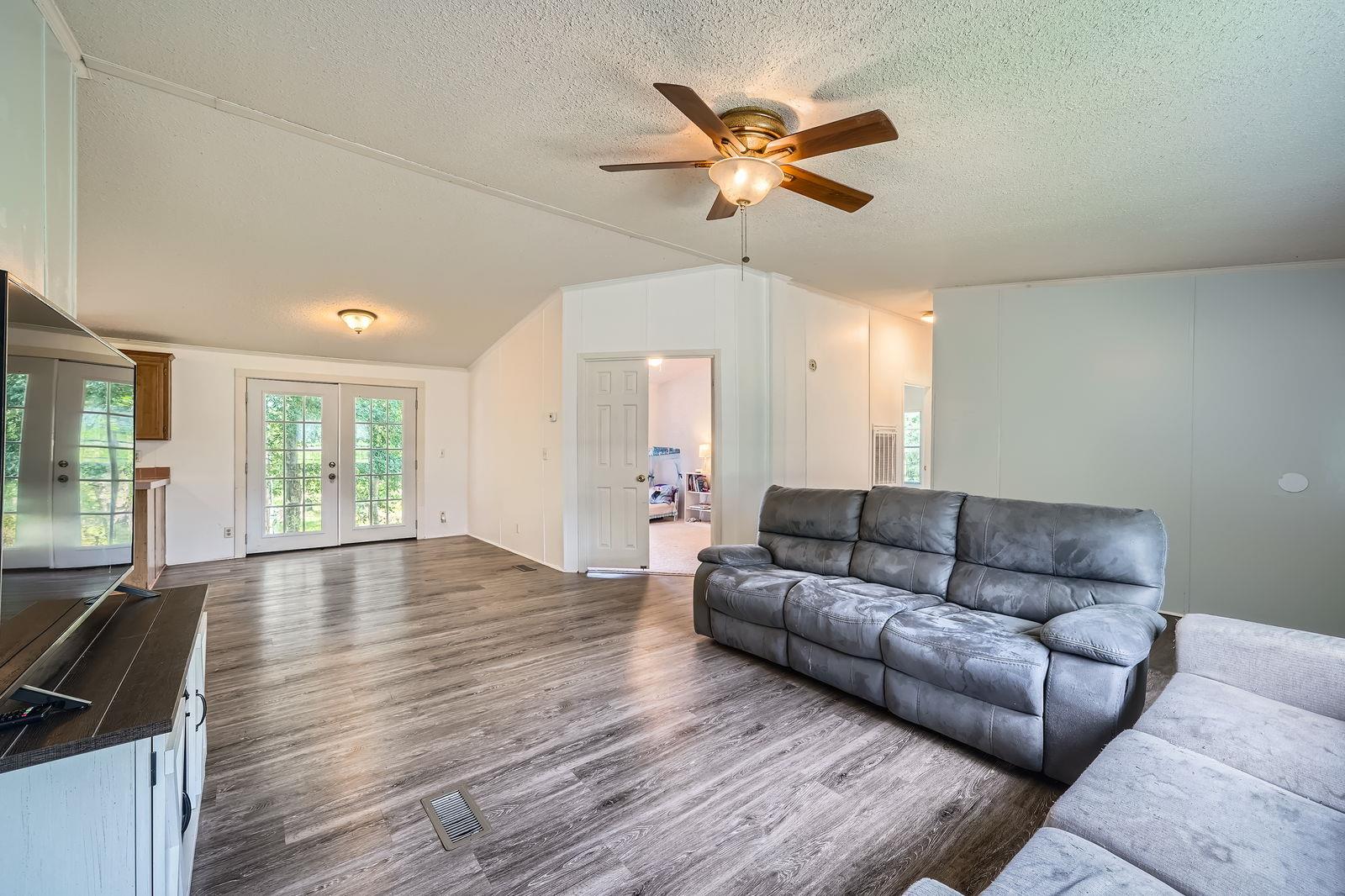 8710 Lucinda Dr, Elgin, TX 78621