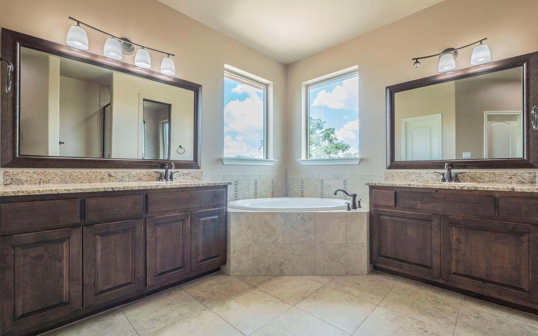101 Stephanie Ln, Austin, TX 78738
