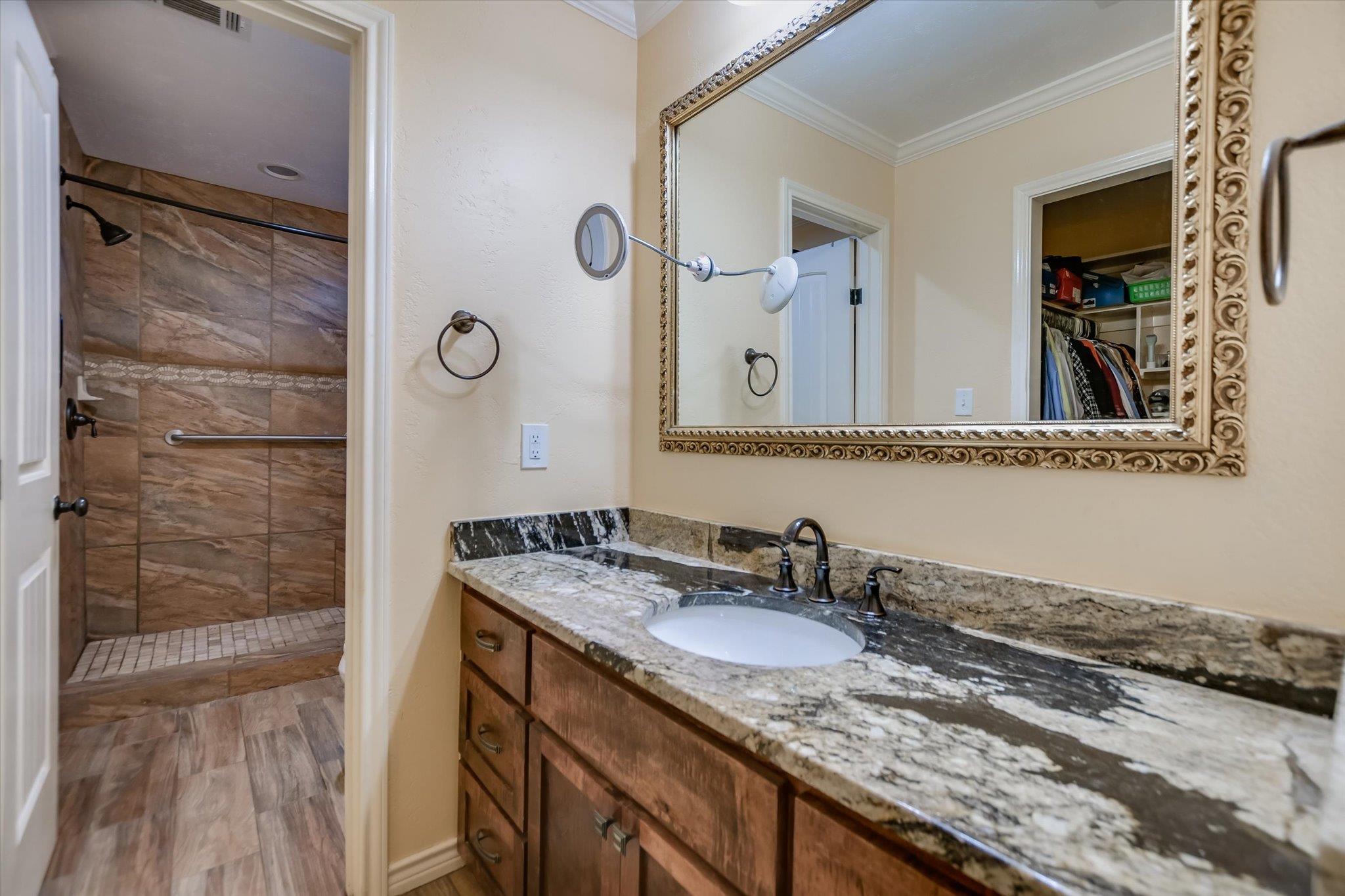 614 Maple Ln, Cottonwood Shores, TX 78657