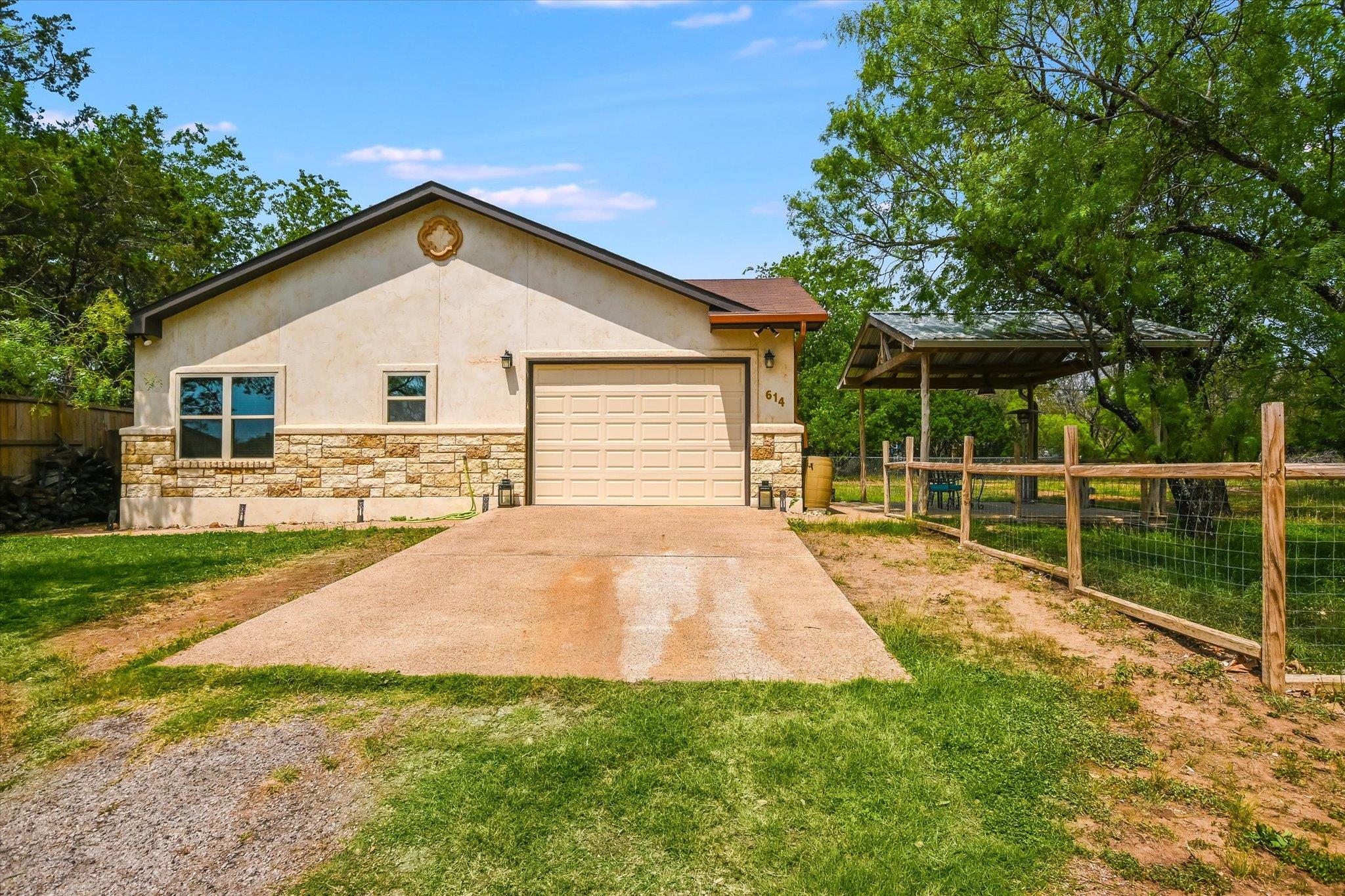 614 Maple Ln, Cottonwood Shores, TX 78657