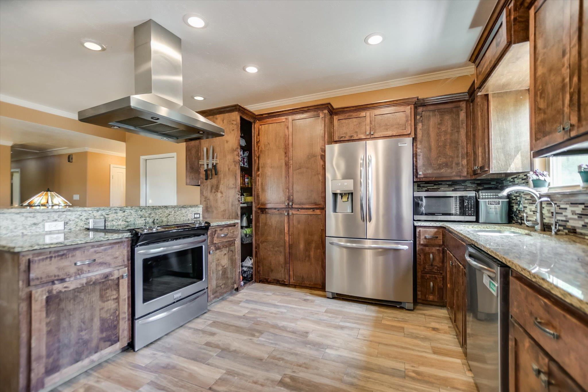614 Maple Ln, Cottonwood Shores, TX 78657