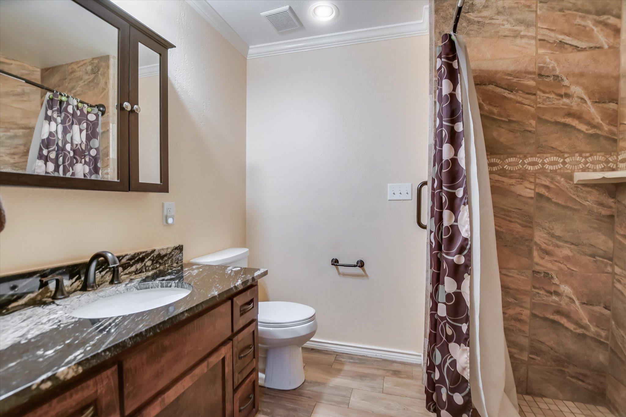 614 Maple Ln, Cottonwood Shores, TX 78657
