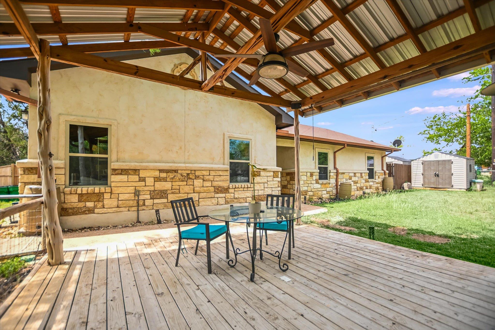 614 Maple Ln, Cottonwood Shores, TX 78657