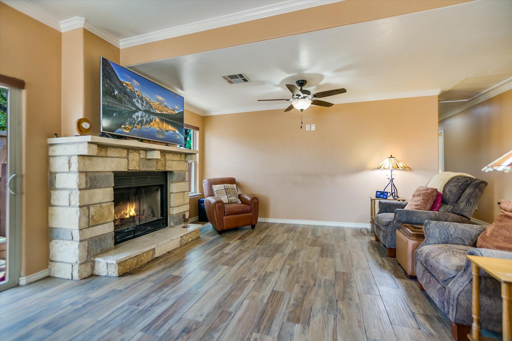 614 Maple Ln, Cottonwood Shores, TX 78657
