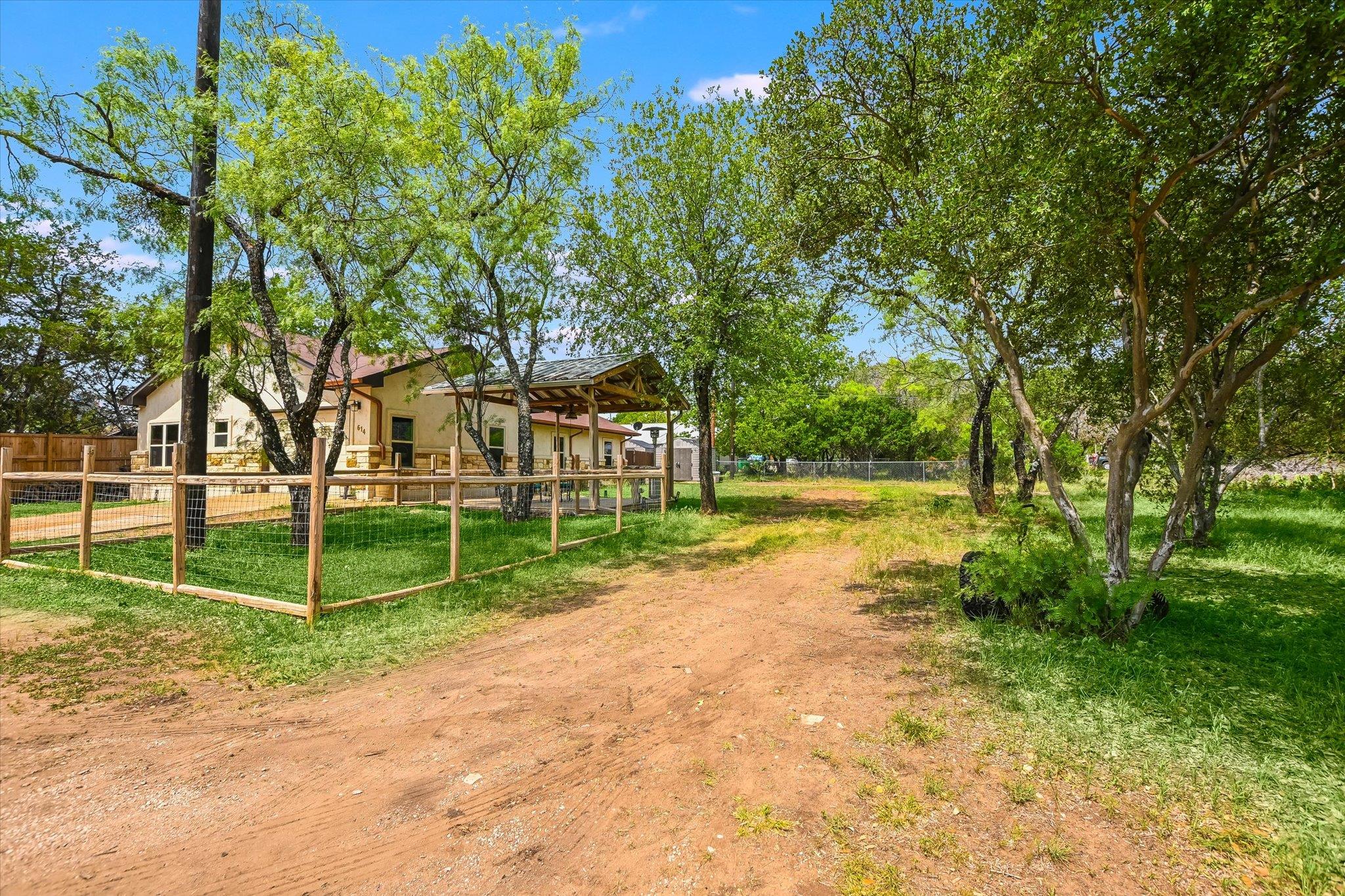 614 Maple Ln, Cottonwood Shores, TX 78657