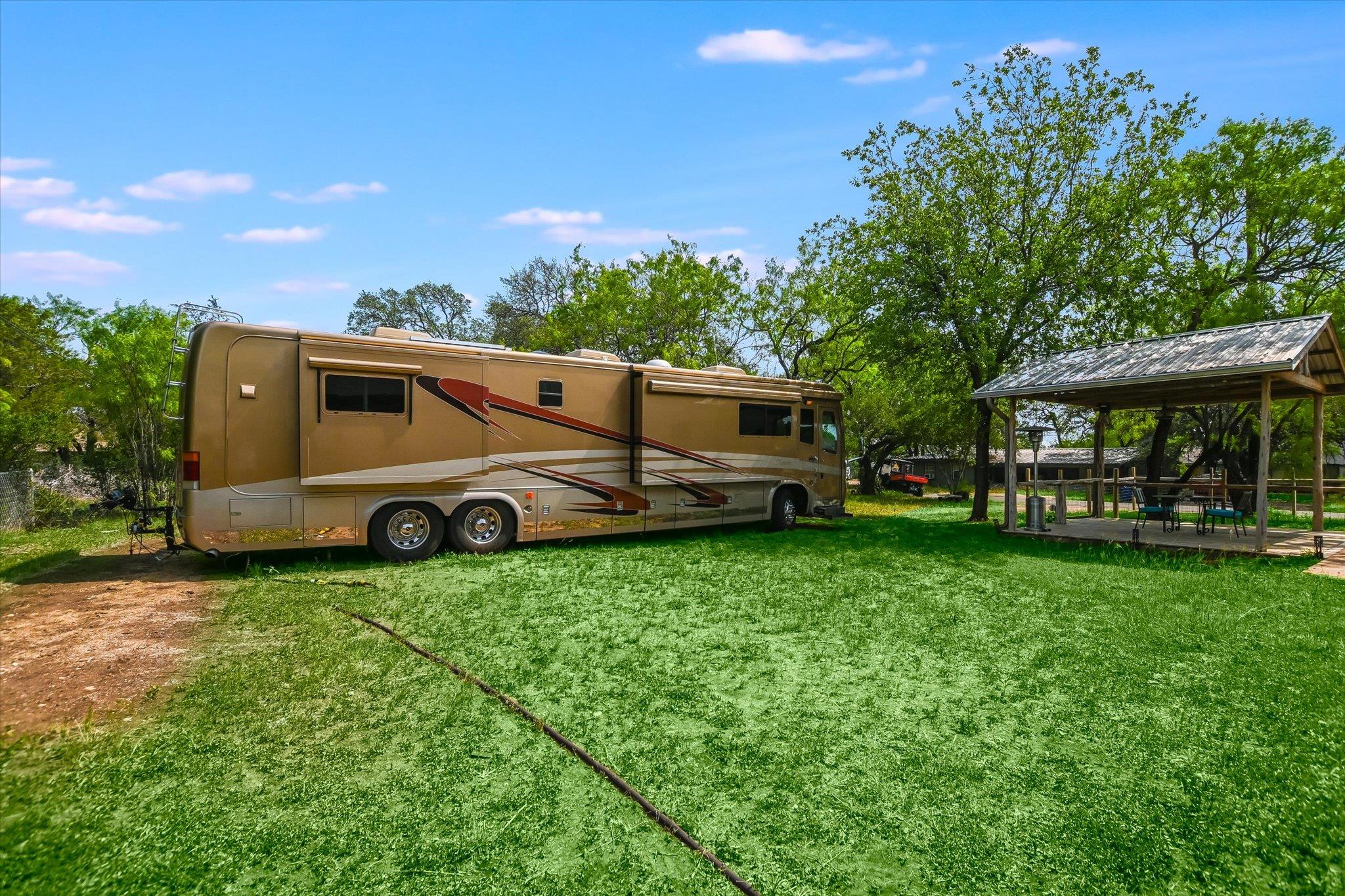 614 Maple Ln, Cottonwood Shores, TX 78657