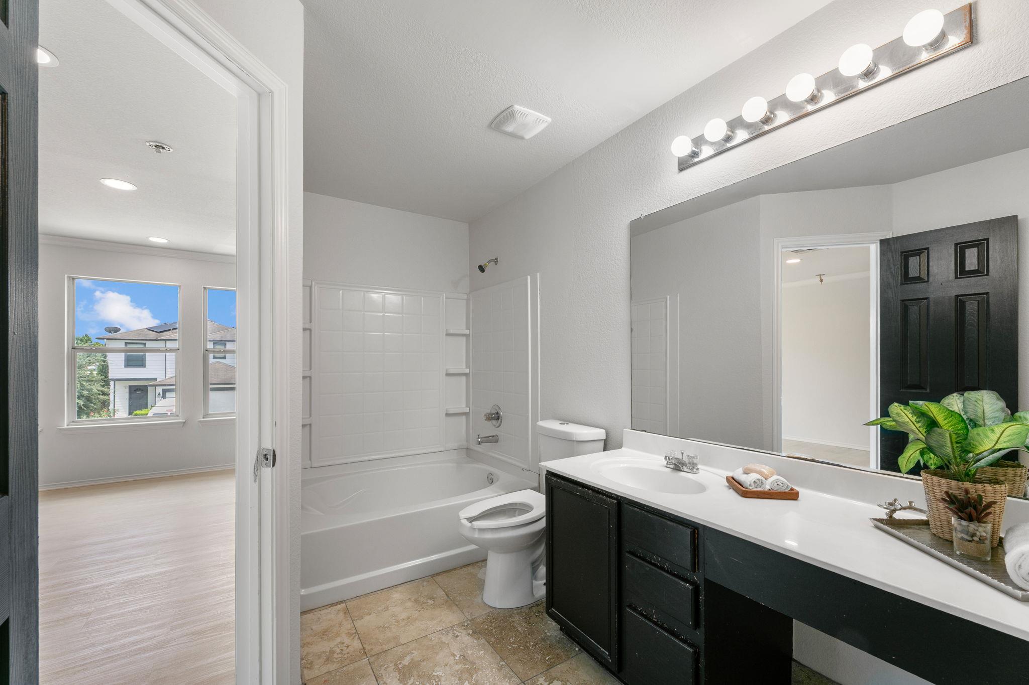 6828 Walkup Ln, Austin, TX 78747