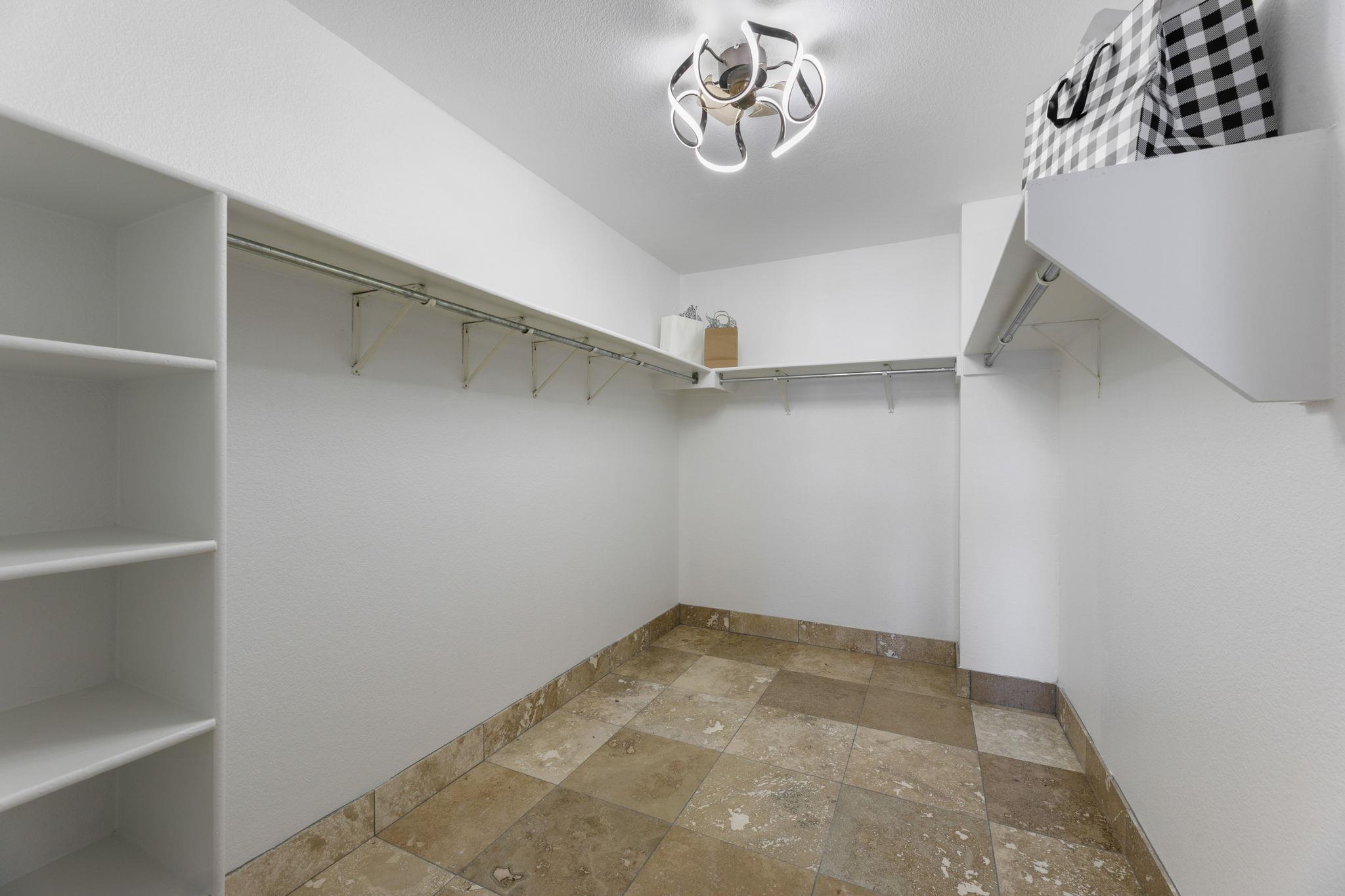6828 Walkup Ln, Austin, TX 78747