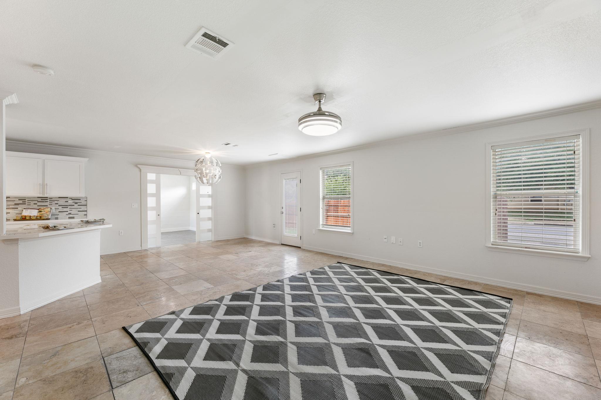 6828 Walkup Ln, Austin, TX 78747