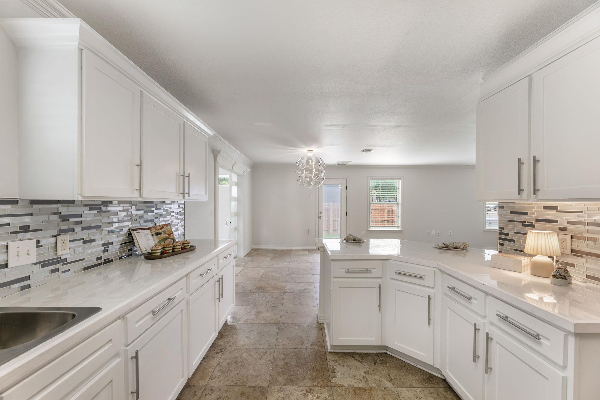 6828 Walkup Ln, Austin, TX 78747