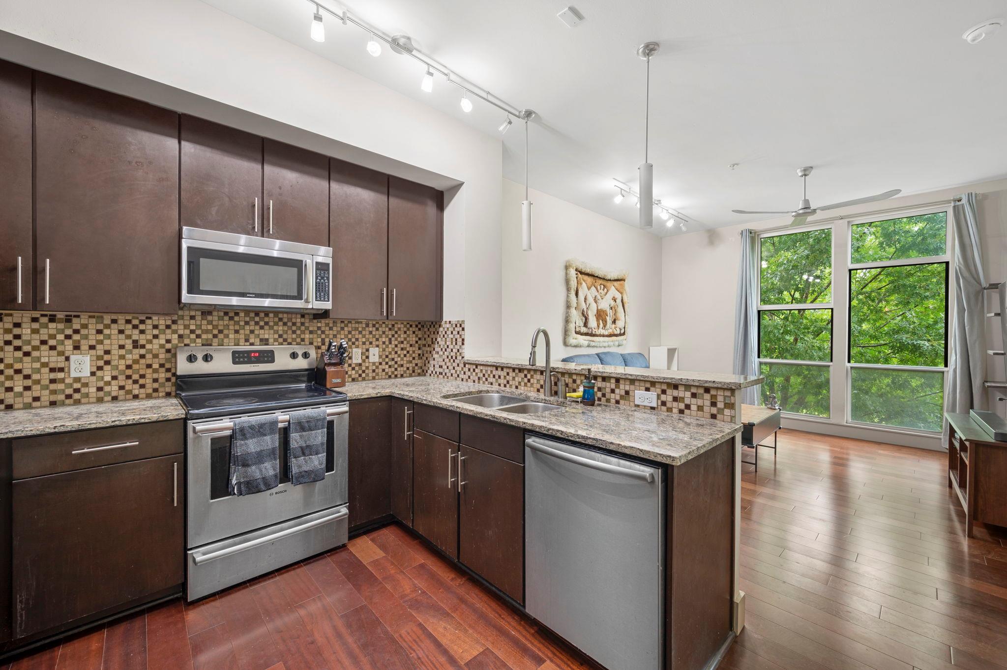 1320 Robert Browning St # 208, Austin, TX 78723