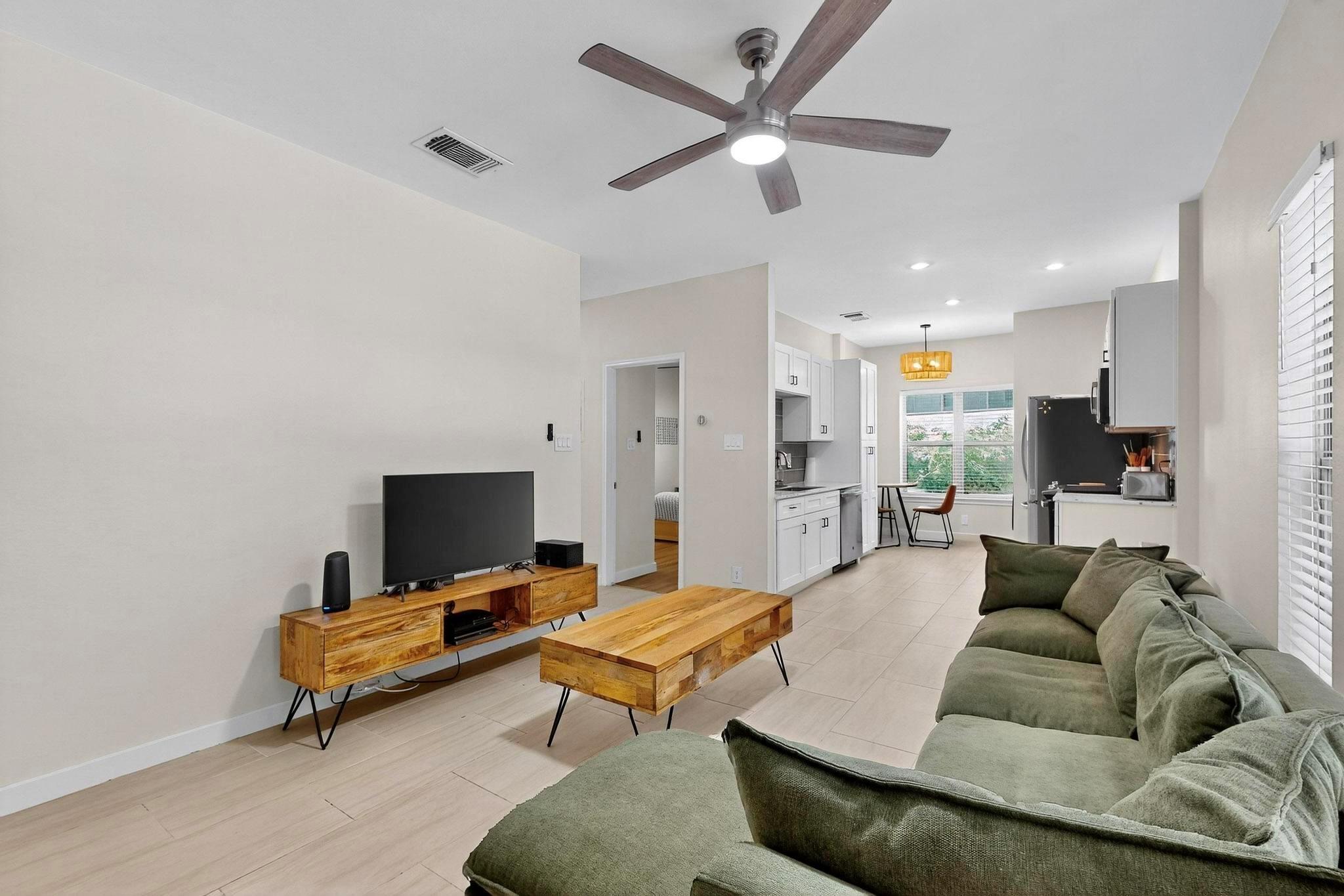 2414 Longview St # 102, Austin, TX 78705