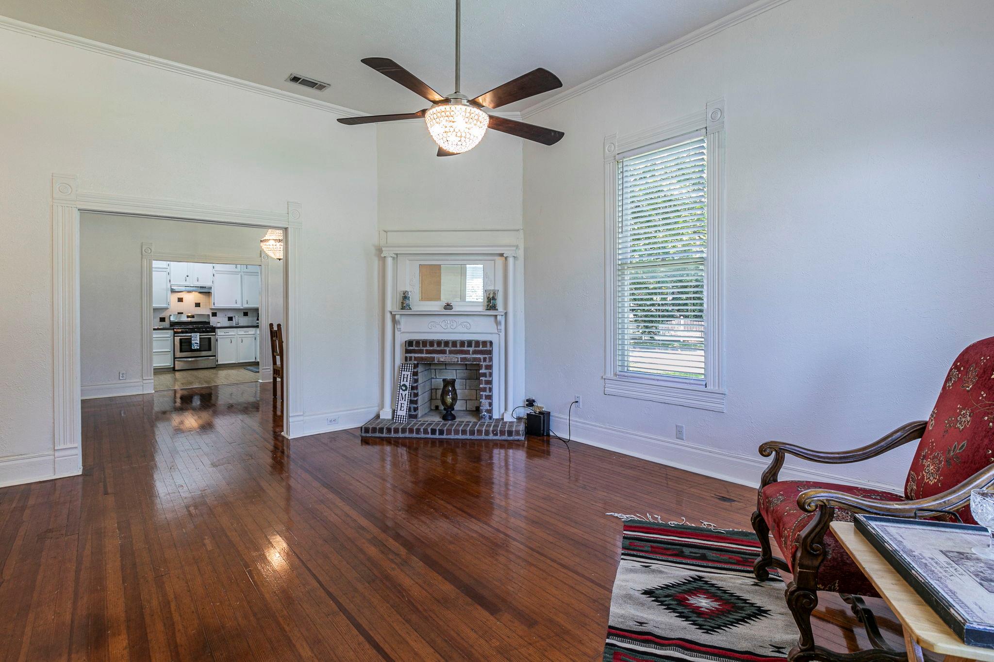 618 N Penelope St, Belton, TX 76513