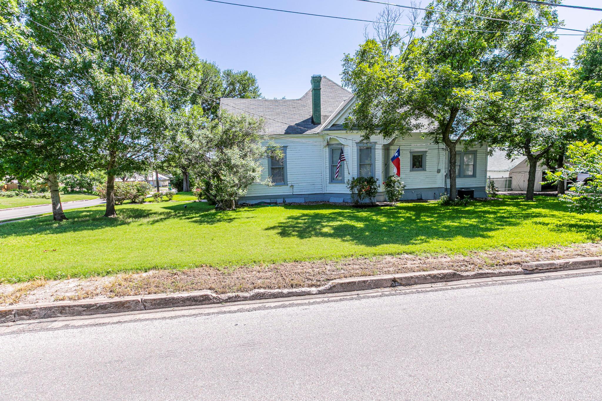 618 N Penelope St, Belton, TX 76513