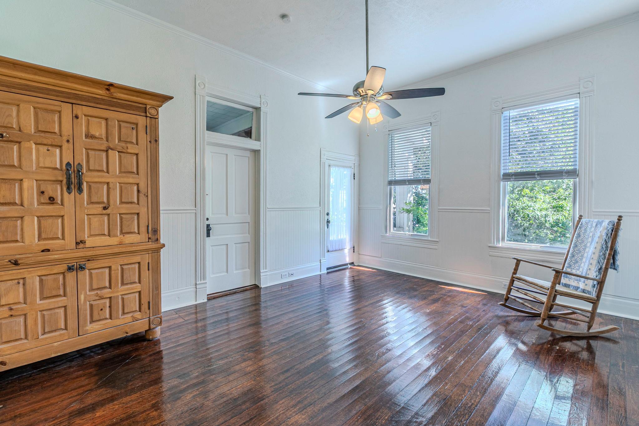 618 N Penelope St, Belton, TX 76513
