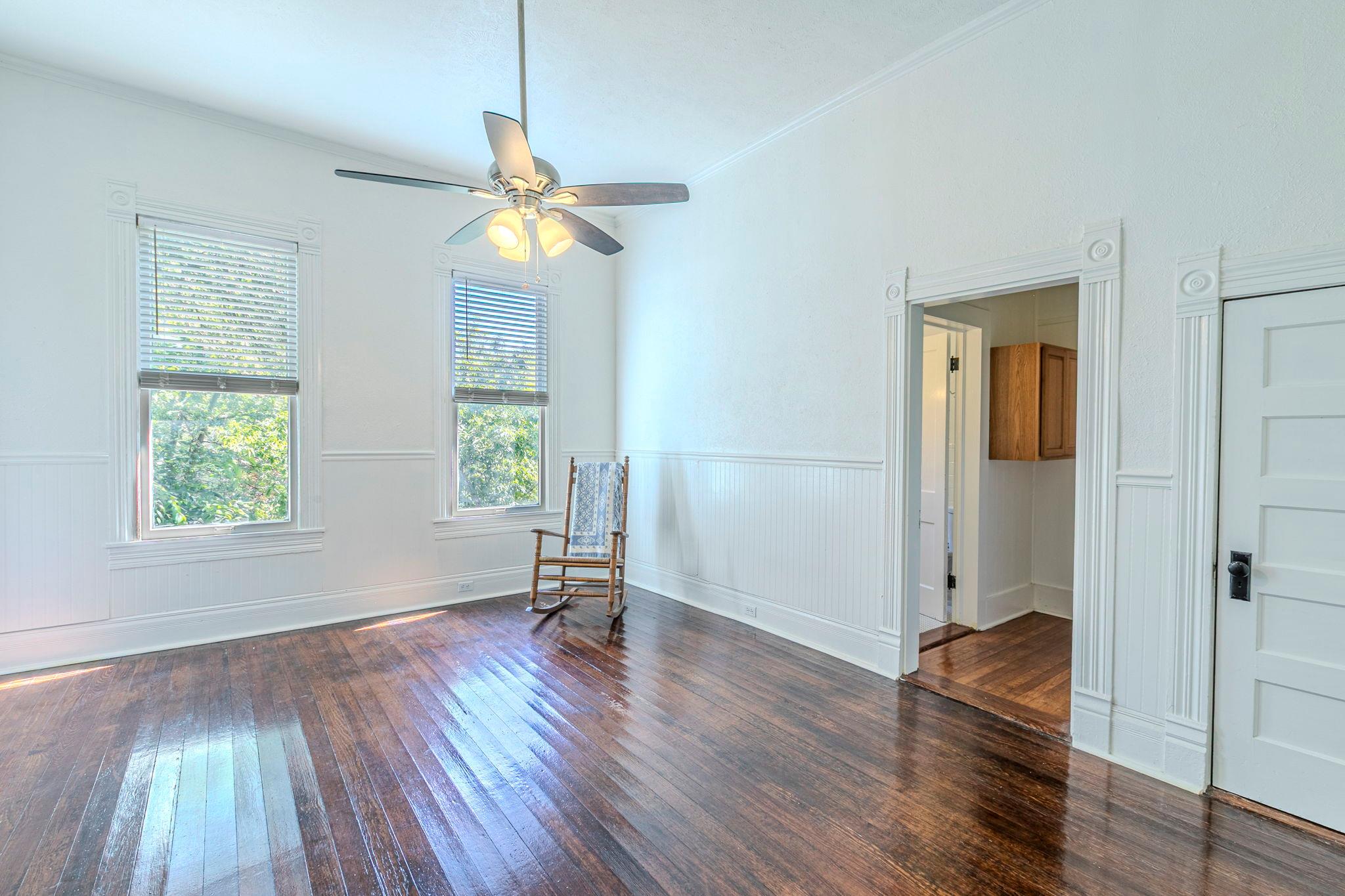 618 N Penelope St, Belton, TX 76513
