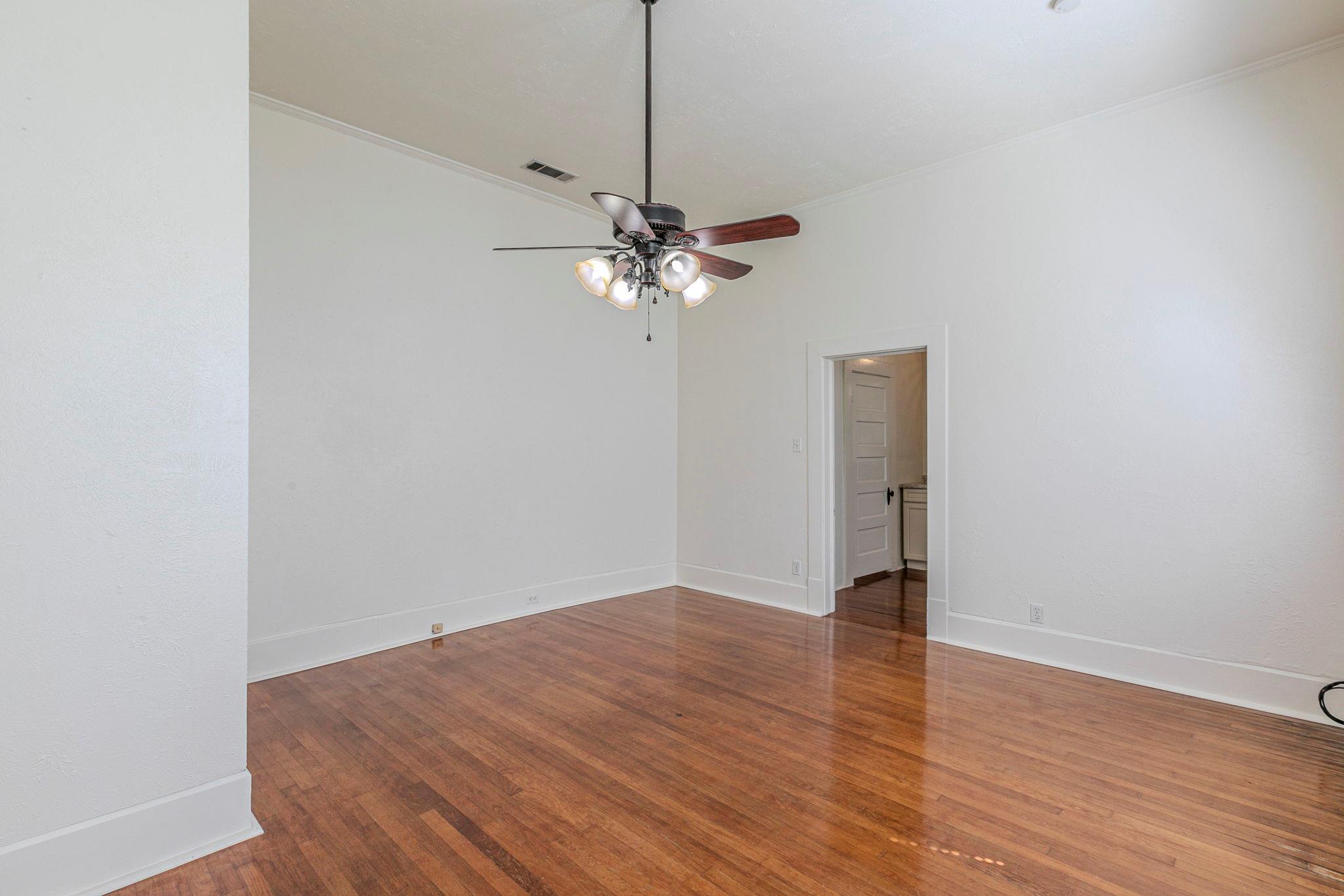 618 N Penelope St, Belton, TX 76513