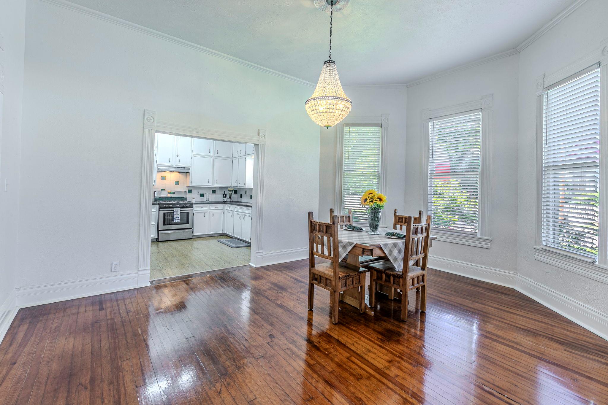 618 N Penelope St, Belton, TX 76513